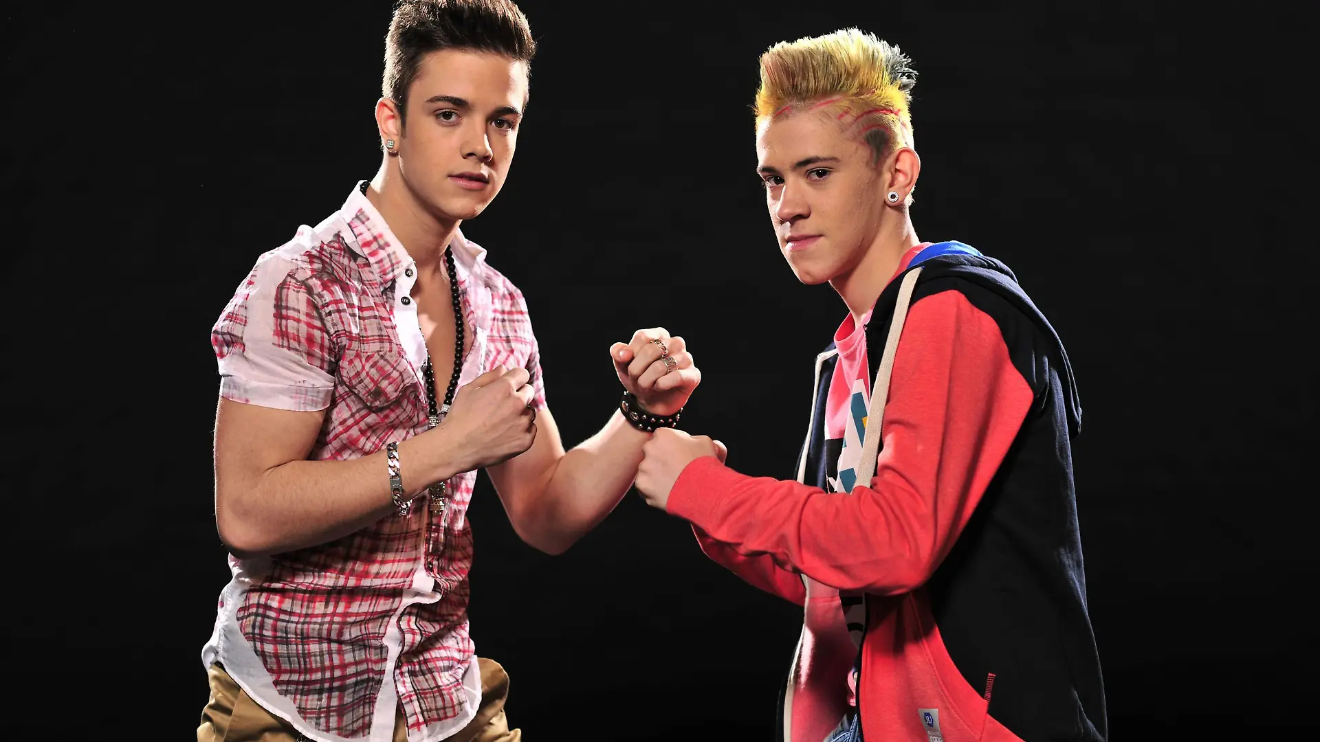Der 16-jährige Schüler Daniele Negroni und der°17-jährige Maurer-Azubi Luca Hänni (li.) aus Uetendorf in der Schweiz kämpfen im großen Finale von "Deutschland sucht den Superstar" am 28. April, live ab 20.15 Uhr, um den Sieg.