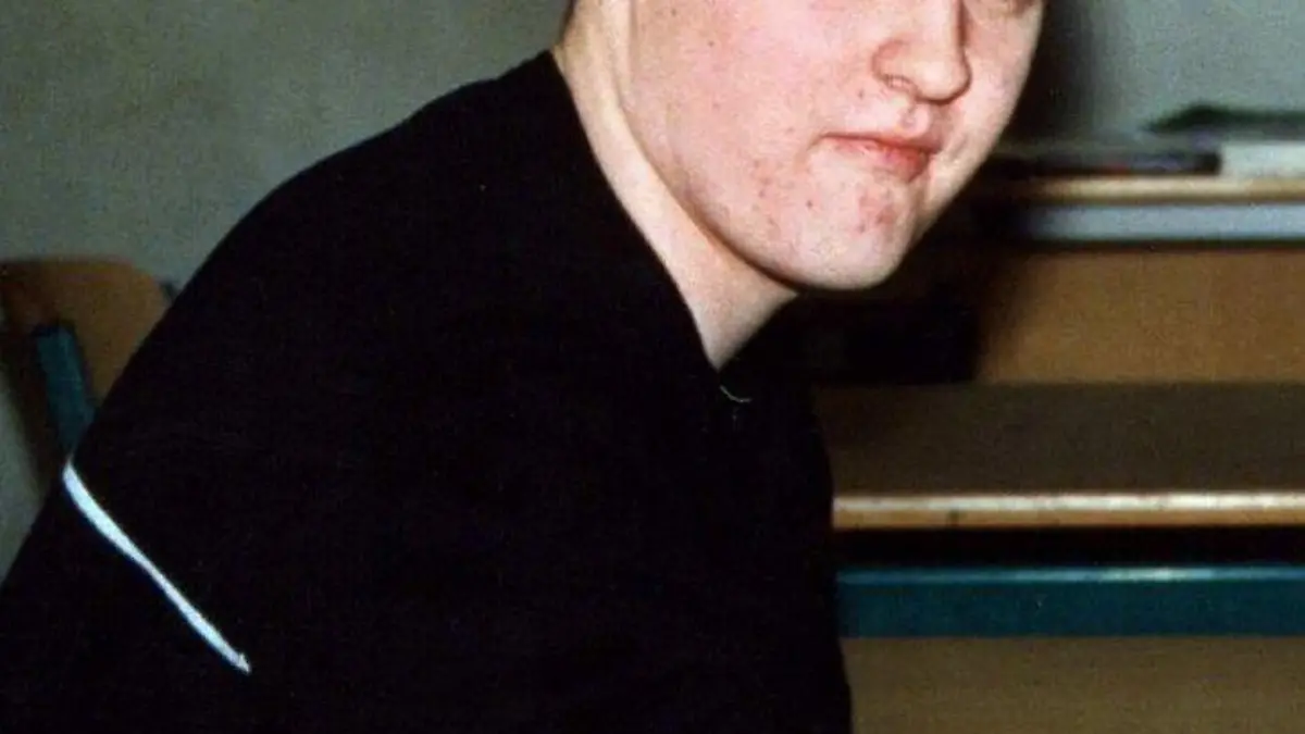 ARCHIV - Der 19-jährige Robert Steinhäuser richtete vor fünf Jahren am 26.04.2002 ein Blutbad am Erfurter Gutenberg-Gymnasium (Thüringen) an (undatiertes Archivfoto). Er tötete zwölf Lehrer, zwei Schüler, eine Sekretärin und einen Polizisten. Dann erschoss er sich selbst. (zu KORR-Bericht vom 18.04.2007) ACHTUNG REDAKTIONEN: Veröffentlichung nur mit Quellenangabe: Thüringer Allgemeine) dpa/lth +++(c) dpa - Bildfunk+++