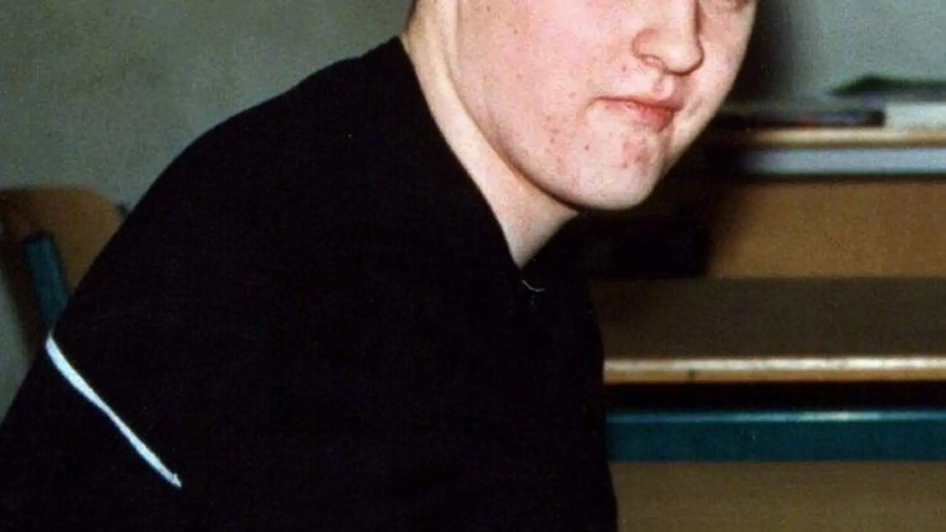 ARCHIV - Der 19-jährige Robert Steinhäuser richtete vor fünf Jahren am 26.04.2002 ein Blutbad am Erfurter Gutenberg-Gymnasium (Thüringen) an (undatiertes Archivfoto). Er tötete zwölf Lehrer, zwei Schüler, eine Sekretärin und einen Polizisten. Dann erschoss er sich selbst. (zu KORR-Bericht vom 18.04.2007) ACHTUNG REDAKTIONEN: Veröffentlichung nur mit Quellenangabe: Thüringer Allgemeine) dpa/lth +++(c) dpa - Bildfunk+++