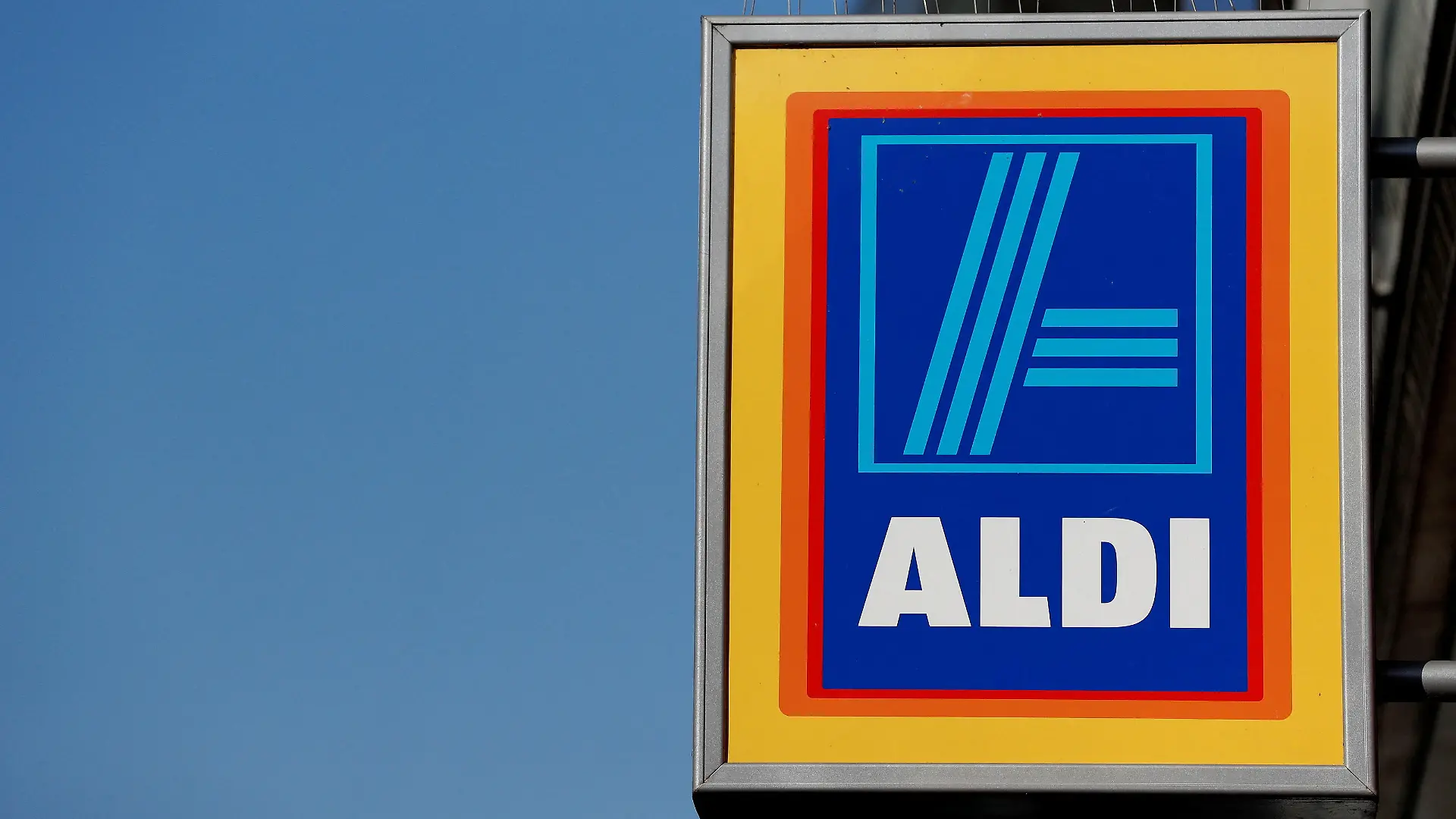 FILE PHOTO: FILE PHOTO: A company logo is pictured outside a branch of an Aldi supermarket in Manchester, Britain, March 17, 2016. REUTERS/Phil Noble/File Photo/File Photo
