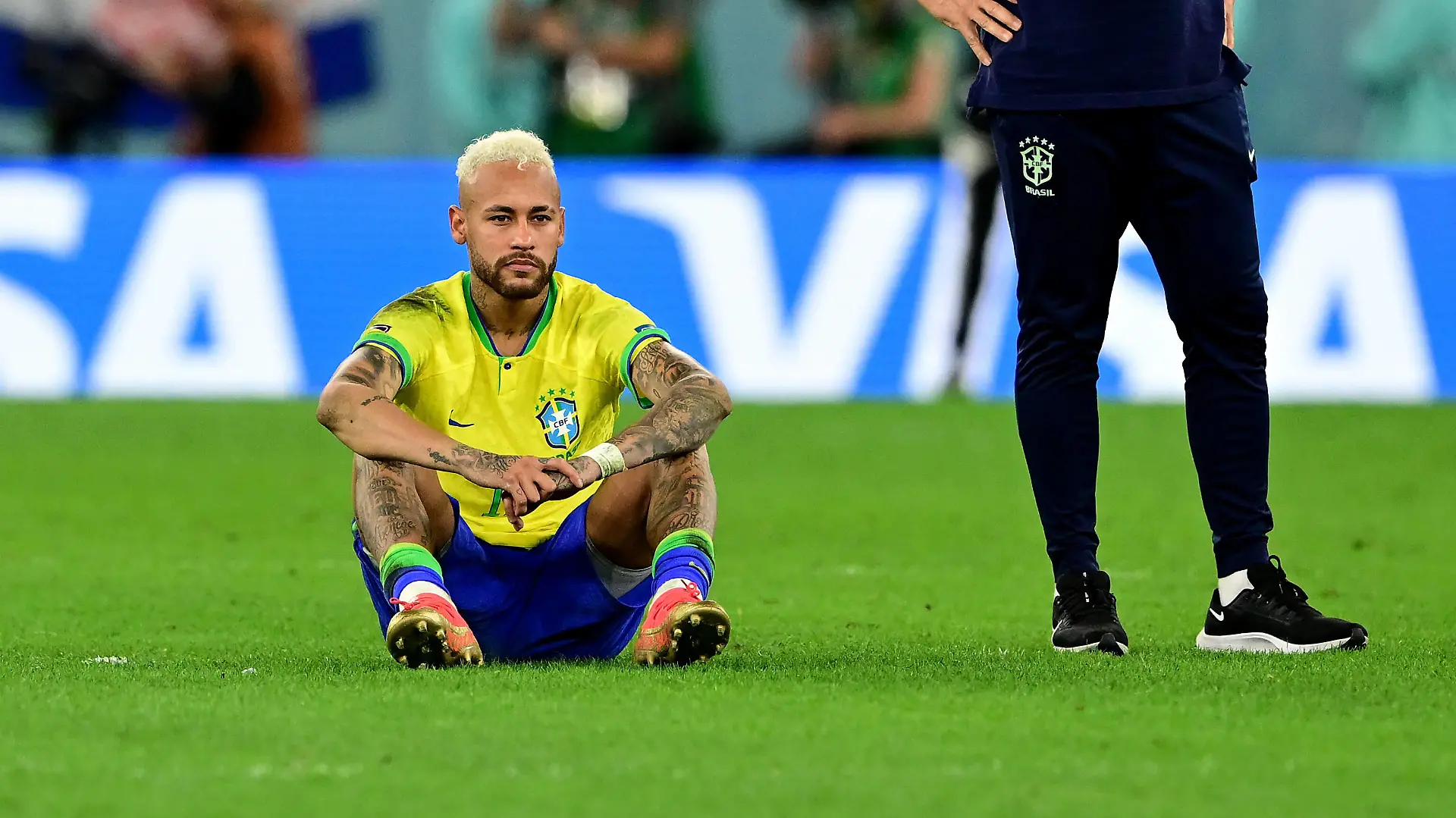 FUSSBALL WM 2022 Viertelfinale Kroatien - Brasilien 09.12.2022 Enttaeuschung nach der Niederlage, Neymar Brasilien *** FOOTBALL World Cup 2022 quarterfinals Croatia Brazil 09 12 2022 disappointment after defeat, Neymar Brazil