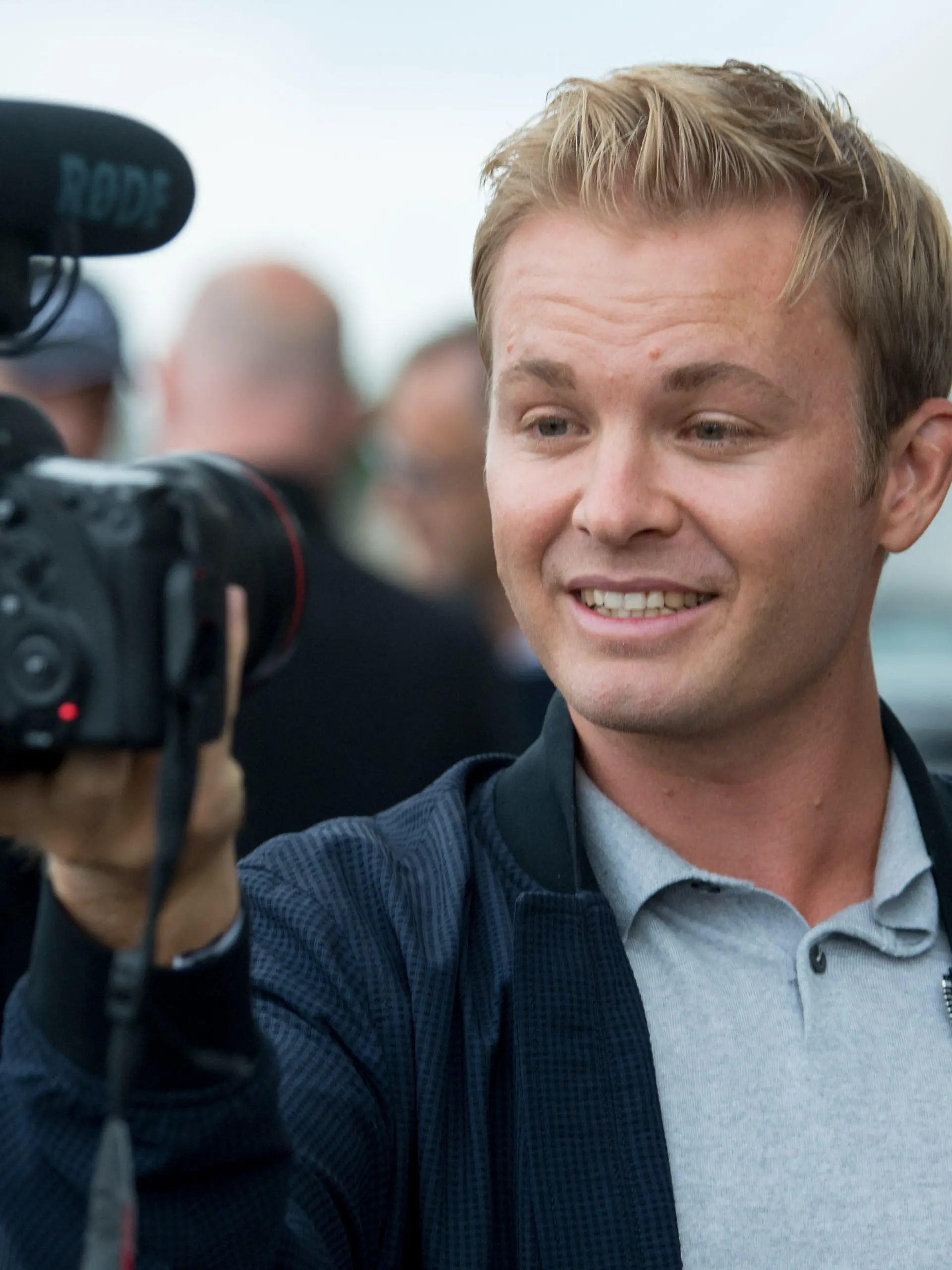 ARCHIV - 05.09.2019, Sachsen, Leipzig: Nico Rosberg, ehemaliger Formel-1-Weltmeister, kommt zum VIP-Rennen der Place to B Racing for Charity. Rosberg sieht positive Veränderungen in der wichtigsten Motorsport-Serie. (zu dpa «Rosberg spricht von Nachhaltigkeit in der Formel 1») Foto: Hendrik Schmidt/dpa-Zentralbild/dpa +++ dpa-Bildfunk +++
