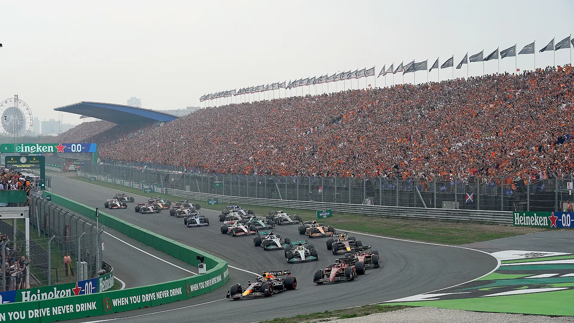 ARCHIV - 04.09.2022, Niederlande, Zandvoort: Motorsport: Formel-1-Weltmeisterschaft, Grand Prix der Niederlande - das Rennen bleibt bis 2025 im Programm (zu dpa: «Formel 1 fährt weiter in Zandvoort - Vertrag bis 2025») Foto: Hasan Bratic/dpa +++ dpa-Bildfunk +++
