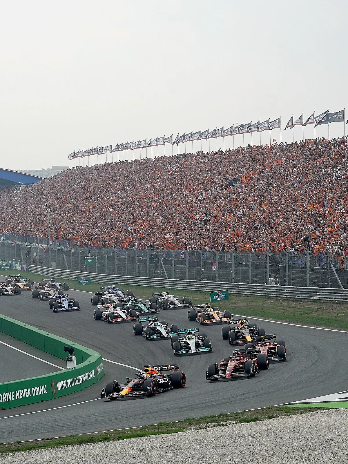 ARCHIV - 04.09.2022, Niederlande, Zandvoort: Motorsport: Formel-1-Weltmeisterschaft, Grand Prix der Niederlande - das Rennen bleibt bis 2025 im Programm (zu dpa: «Formel 1 fährt weiter in Zandvoort - Vertrag bis 2025») Foto: Hasan Bratic/dpa +++ dpa-Bildfunk +++
