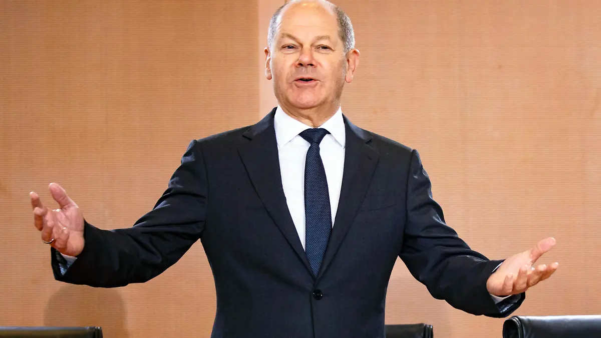 Bundeskanzler Olaf Scholz hält einer kurzen Rede zum 1. Jahr Ampelkoalition vor der Kabinettssitzung in Berlin am 7. Dezember 2022. Kabinettssitzung im Kanzleramt *** Chancellor Olaf Scholz gives a short speech on the 1 year traffic light coalition before the cabinet meeting in Berlin on December 7, 2022 Cabinet meeting in the Chancellery