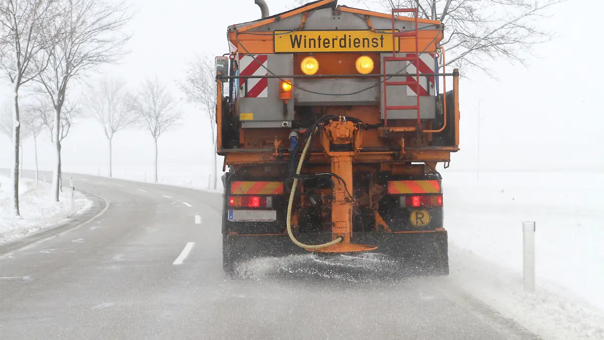 Winterdienst, Salzstreuung
