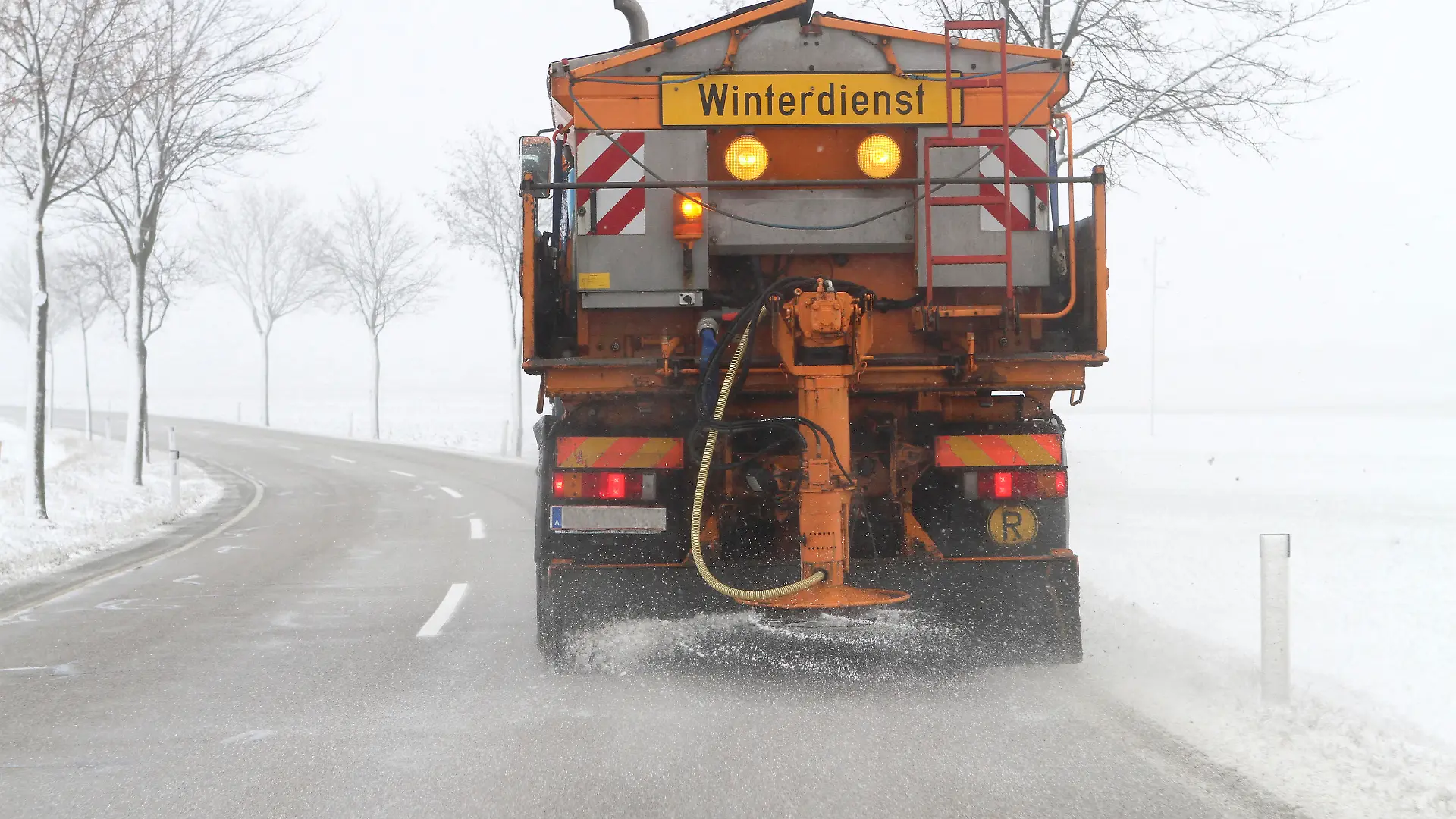 Winterdienst, Salzstreuung
