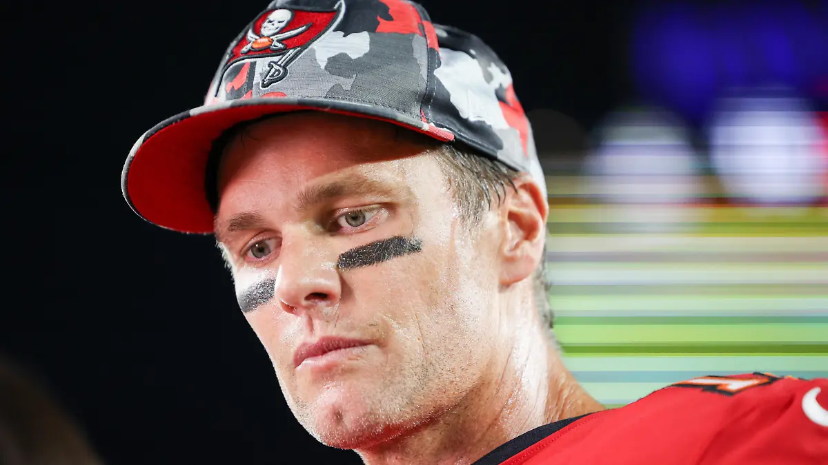  NFL, American Football Herren, USA New Orleans Saints at Tampa Bay Buccaneers Dec 5, 2022 Tampa, Florida, USA Tampa Bay Buccaneers quarterback Tom Brady 12 celebrates after beating the New Orleans Saints at Raymond James Stadium. Tampa Raymond James Stadium Florida USA, EDITORIAL USE ONLY PUBLICATIONxINxGERxSUIxAUTxONLY Copyright: xNathanxRayxSeebeckx 20221205_nrs_fo8_00036