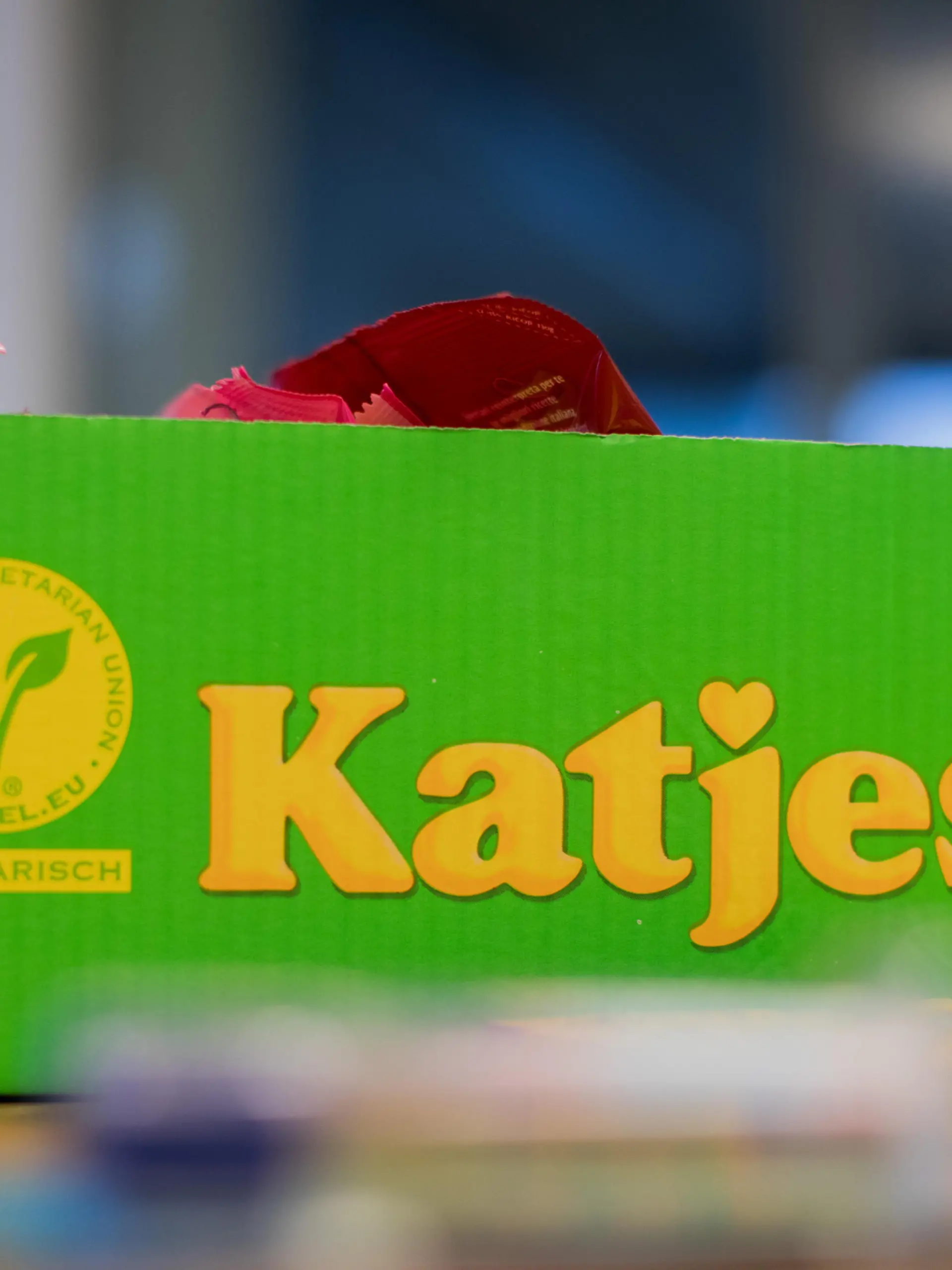 15.01.2019, Nordrhein-Westfalen, Düsseldorf: Produkte der Katjes International stehen auf einem Tisch in der Zentrale. Foto: Rolf Vennenbernd/dpa