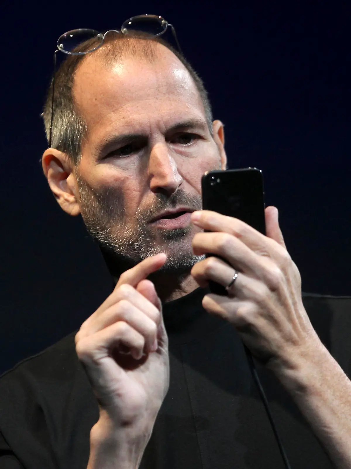Apple CEO Steve Jobs demonstrates the new iPhone 4 during his appearance at the Apple Worldwide Developers Conference in San Francisco, California in this June 7, 2010, file photo.  Apple Inc co-founder and former CEO Jobs, counted among the greatest American CEOs of his generation, died on October 5, 2011 at the age of 56, after a years-long and highly public battle with cancer and other health issues.     REUTERS/Robert Galbraith  (UNITED STATES - Tags: SCI TECH BUSINESS IMAGES OF THE DAY)