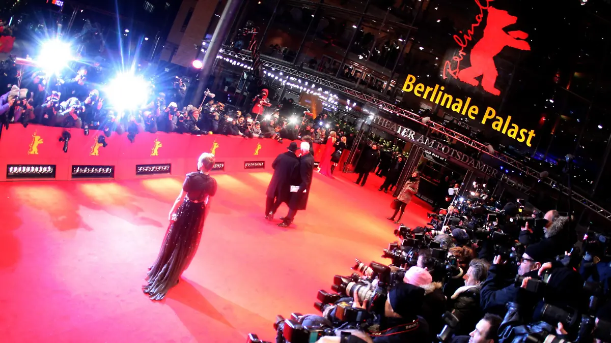 German actress Diane Kruger arrives for the premiere of the movie 'Farewell, My Queen' ('Les Adieux à la reine') during the 62nd Berlin International Film Festival, in Berlin, Germany, 09 February 2012. The movie has been selected as the Berlinale's opening film and is part of the main competition. The 62nd Berlinale takes place from 09 to 19 February. Photo: Michael Kappeler dpa +++(c) dpa - Bildfunk+++