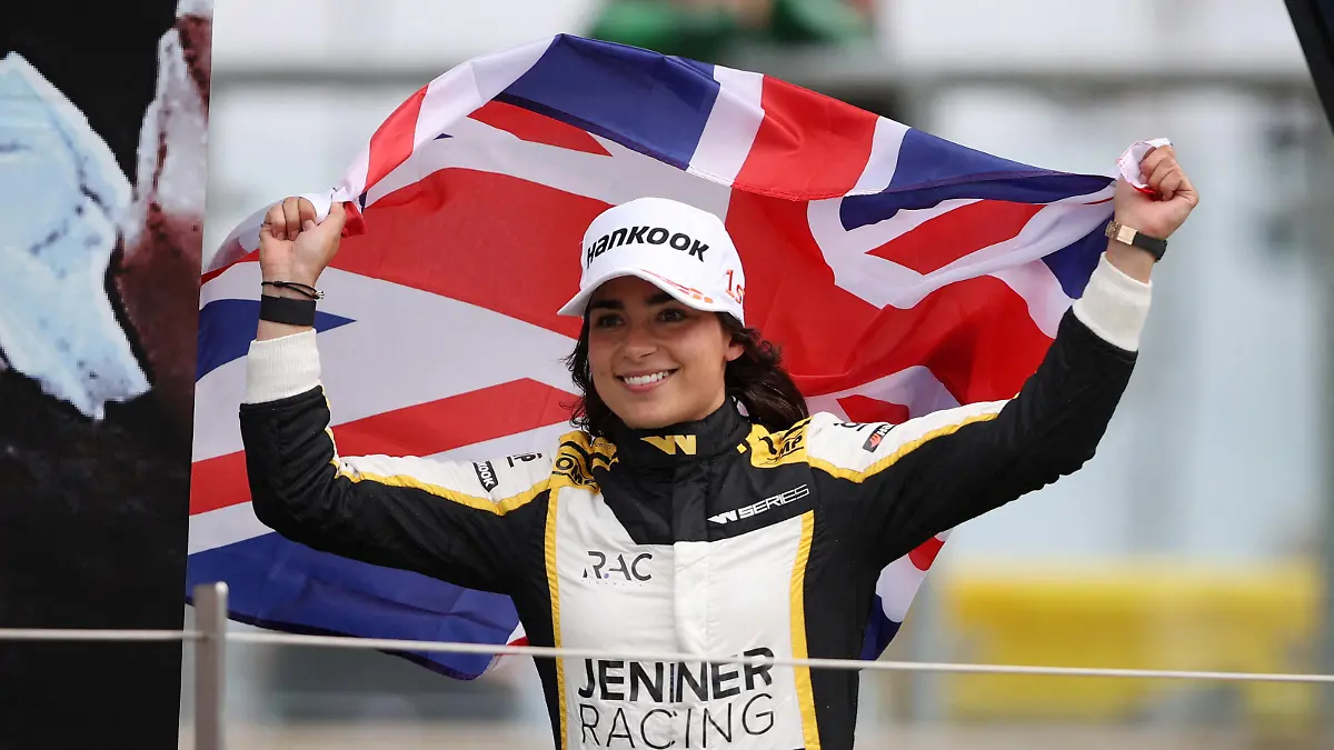 FILE PHOTO: Formula One F1 - British Grand Prix - Silverstone Circuit, Silverstone, Britain - July 2, 2022 Jenner Racing's Jamie Chadwick celebrates after winning the W Series race REUTERS/Molly Darlington/File Photo
