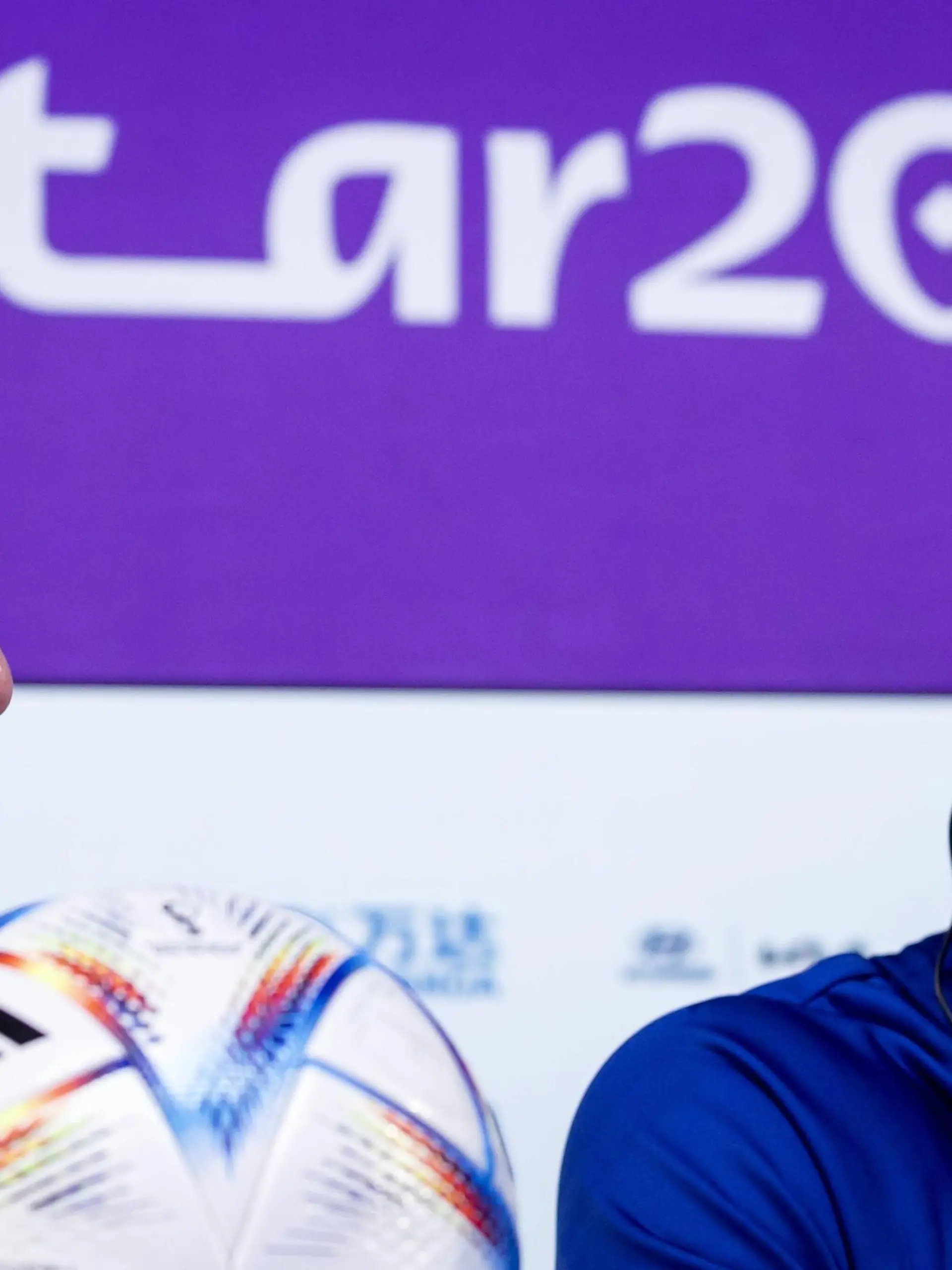  DOHA - Holland coach Louis van Gaal and Memphis Depay of Holland during a press conference, PK, Pressekonferenz of the Dutch national team, Nationalteam at the media center on December 8, 2022 in Doha, Qatar. The Dutch national team is preparing for the quarterfinals against Argentina. ANP KOEN VAN WEEL FIFA World Cup, WM, Weltmeisterschaft, Fussball Qatar 2022 2022 xVIxANPxSportx/xxANPxIVx *** DOHA Holland coach Louis van Gaal and Memphis Depay of Holland during a press conference of the Dutch national team at the media center on December 8, 2022 in Doha, Qatar The Dutch national team is preparing for the quarterfinals against Argentina ANP KOEN VAN WEEL FIFA World Cup Qatar 2022 2022 xVIxANPxSportx xxANPxIVx 459090468 originalFilename: 459090468.jpg