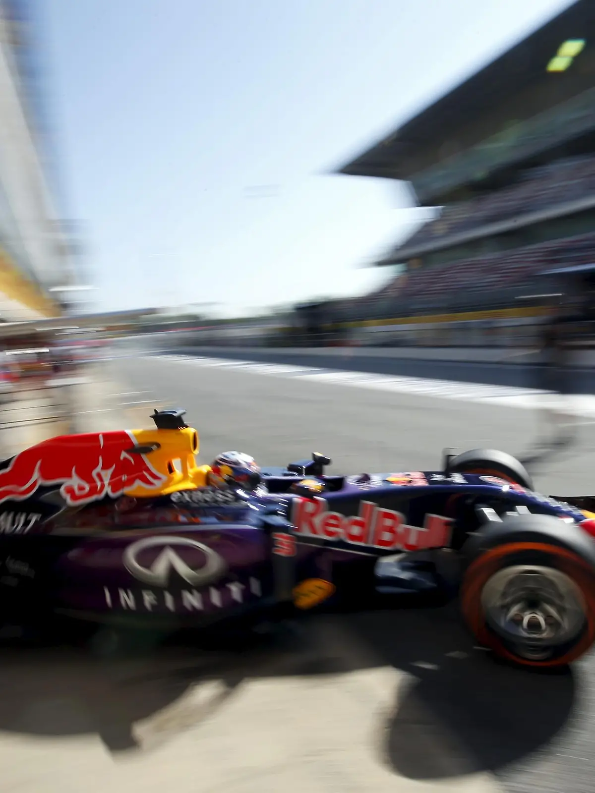 Red Bull Formula One driver Daniel Ricciardo of Australia drives during the first free practice of the Spanish Grand Prix at the Circuit de Barcelona-Catalunya racetrack in Montmelo, near Barcelona, Spain, May 8, 2015. REUTERS/Albert Gea