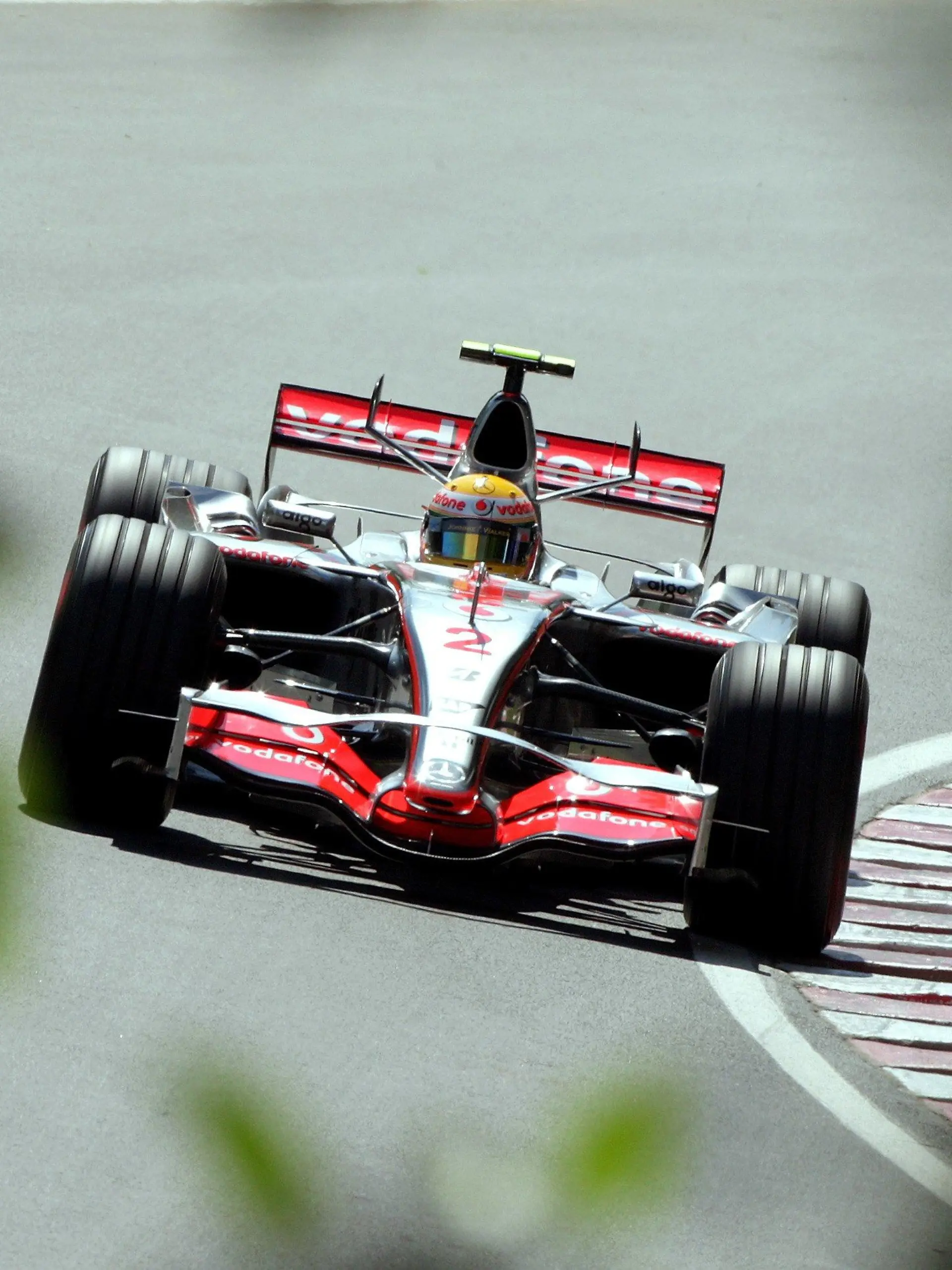 British Formula One driver Lewis Hamilton of McLaren Mercedes steers his car through a turn during the practice session of the Canada Grand Prix, Saturday 09 June 2007 in Montreal, Canada. The Grand Prix of Canada takes place on Sunday 10 June 2007. Foto: KERIM OKTEN +++(c) dpa - Bildfunk+++
