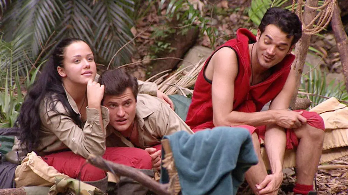 Tag 6 im Camp - Kim Debkowski, Rocco Stark (Mi.) und Daniel Lopes.Verwendung der Bilder für Online-Medien ausschließlich mit folgender Verlinkung: 'Alle Infos zu 'Ich bin ein Star - Holt mich hier raus!' im Special bei RTL.de: http://www.rtl.de/cms/sendungen/ich-bin-ein-star.html'NUR ZUR EINMALIGEN VERÖFFENTLICHUNG ! KEINE WEITERGABE AN DRITTE ! KEINE VERWENDUNG NACH DEM 05.03.2012 !! KEINE ARCHIVIERUNG !Suchbegriff: Dschungelcamp