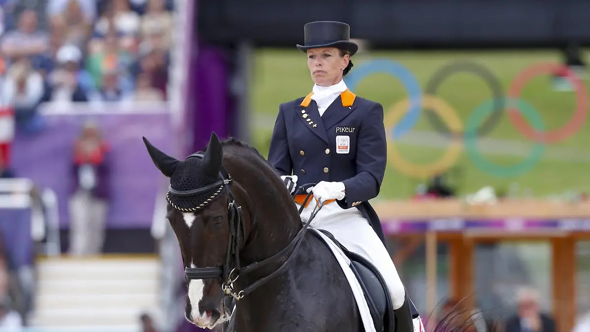Bildnummer: 11162584  Datum: 07.08.2012  Copyright: imago/Rau
Olympische Spiele London Greenwich Park 07.08.2012 Dressur Mannschaftswertung Grand Prix Special: Anky van Grunsven (NED) und Salinero ; Olympia London Olympische Spiele Sommerspiele Sommer Dressur Pferdesport x0x xkg 2012 hoch Pferdesport Reiten Dressur Dressurreiten 

Image number 11162584 date 07 08 2012 Copyright imago Tough Olympic Games London Greenwich Park 07 08 2012 Dressage Team standings Grand Prix Special Anky van Grunsven NED and Salinero Olympia London Olympic Games Summer Games Summer Dressage Equestrian sports x0x xkg 2012 vertical Equestrian sports riding Dressage Dressage  