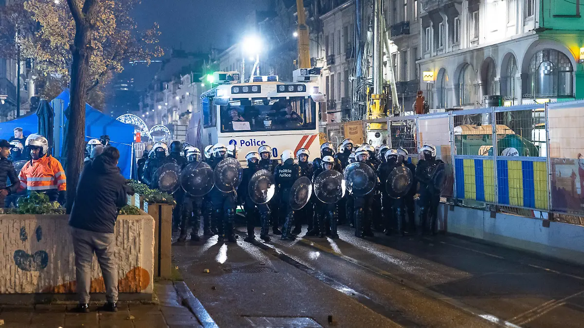 The atmosphere is getting a bit grimmer in the center of Brussels, during celebrations after a soccer game between the 1/8 final game between Morocco and Spain, at the FIFA 2022 World Cup, on Tuesday 06 December 2022. JAMESxARTHURxGEKIERE PUBLICATIONxNOTxINxBELxFRAxNED x55356138x