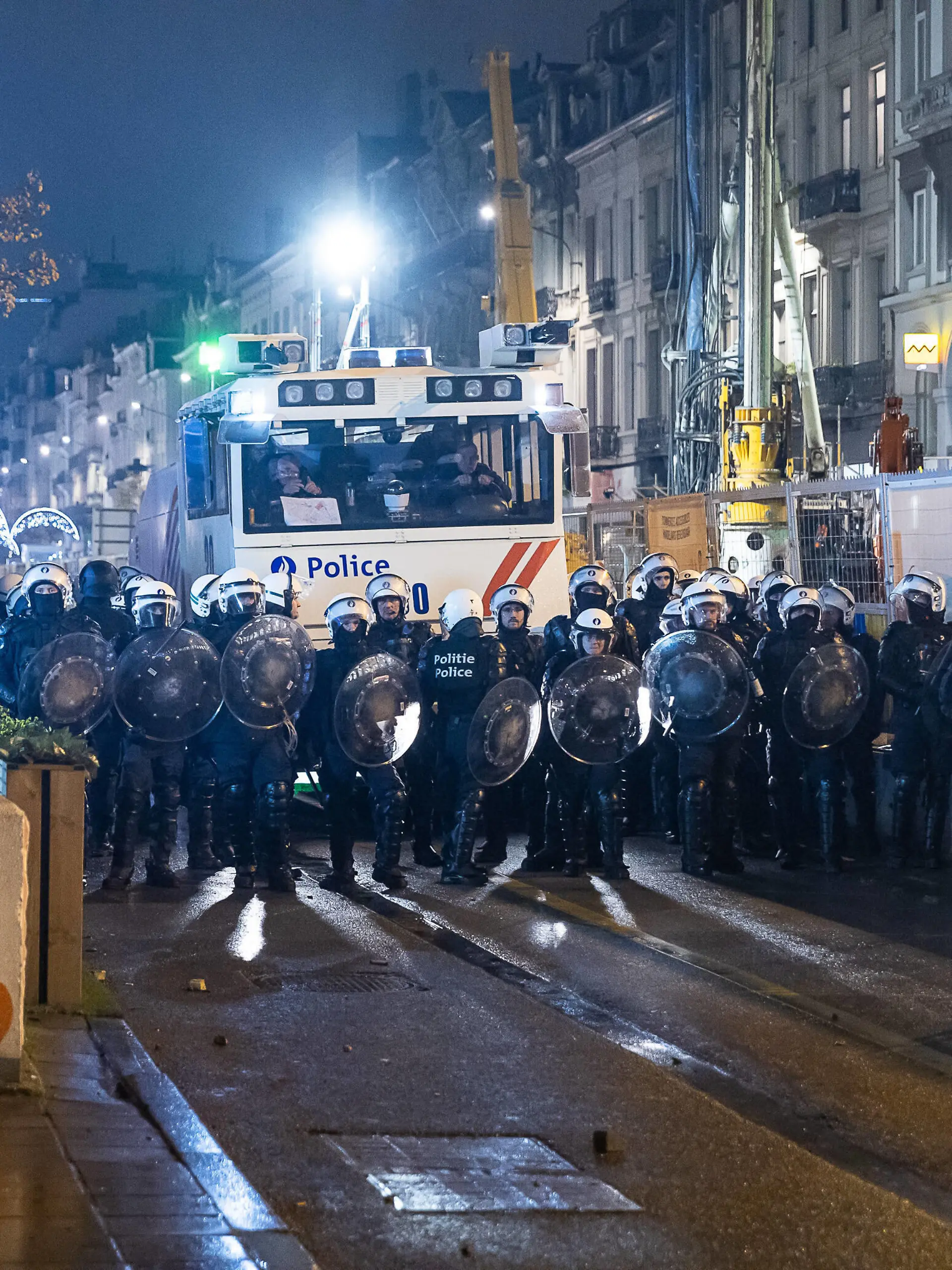  The atmosphere is getting a bit grimmer in the center of Brussels, during celebrations after a soccer game between the 1/8 final game between Morocco and Spain, at the FIFA 2022 World Cup, on Tuesday 06 December 2022. JAMESxARTHURxGEKIERE PUBLICATIONxNOTxINxBELxFRAxNED x55356138x