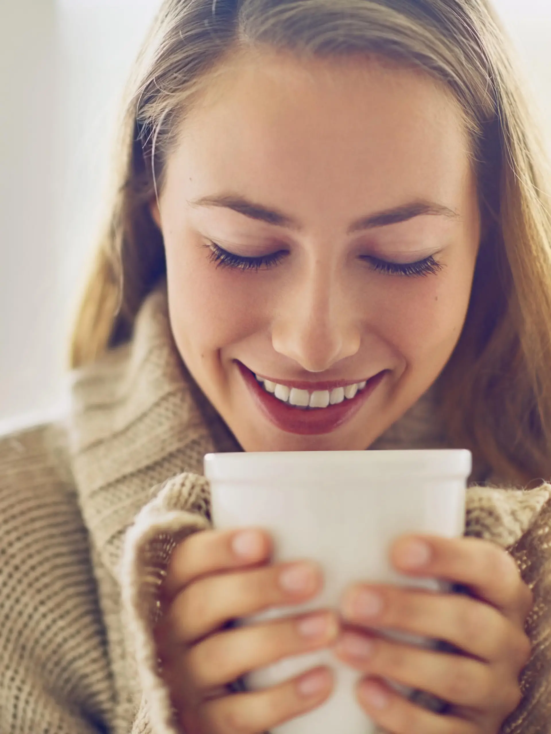 Portrait of a young woman enjoying a warm beverage at homehttp://195.154.178.81/DATA/i_collage/pi/shoots/806084.jpg