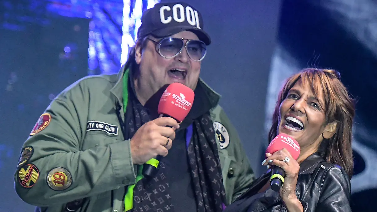 05.08.2023, xlakx, Entertainment Musik, SchlagerHammer 2023 in Oranienburg emspor, v.l. Gemeinsam mit Andreas Ellermann will Nadja Abd el Farrag groß rauskommen. Heute feiern beide beim SchlagerHammer in Oranienburg ihren ersten Schlager-Festival Auftritt bei der grossen Schlager Radio Sommerparty im Schlosspark Oranienburg. Oranienburg *** 05 08 2023, xlakx, entertainment music, SchlagerHammer 2023 in Oranienburg emspor, v l Together with Andreas Ellermann Nadja Abd el Farrag wants to make it big Today both celebrate at the SchlagerHammer in Oranienburg their first Schlager Festival appearance at the big Schlager Radio summer party in the Schlosspark Oranienburg Oranienburg