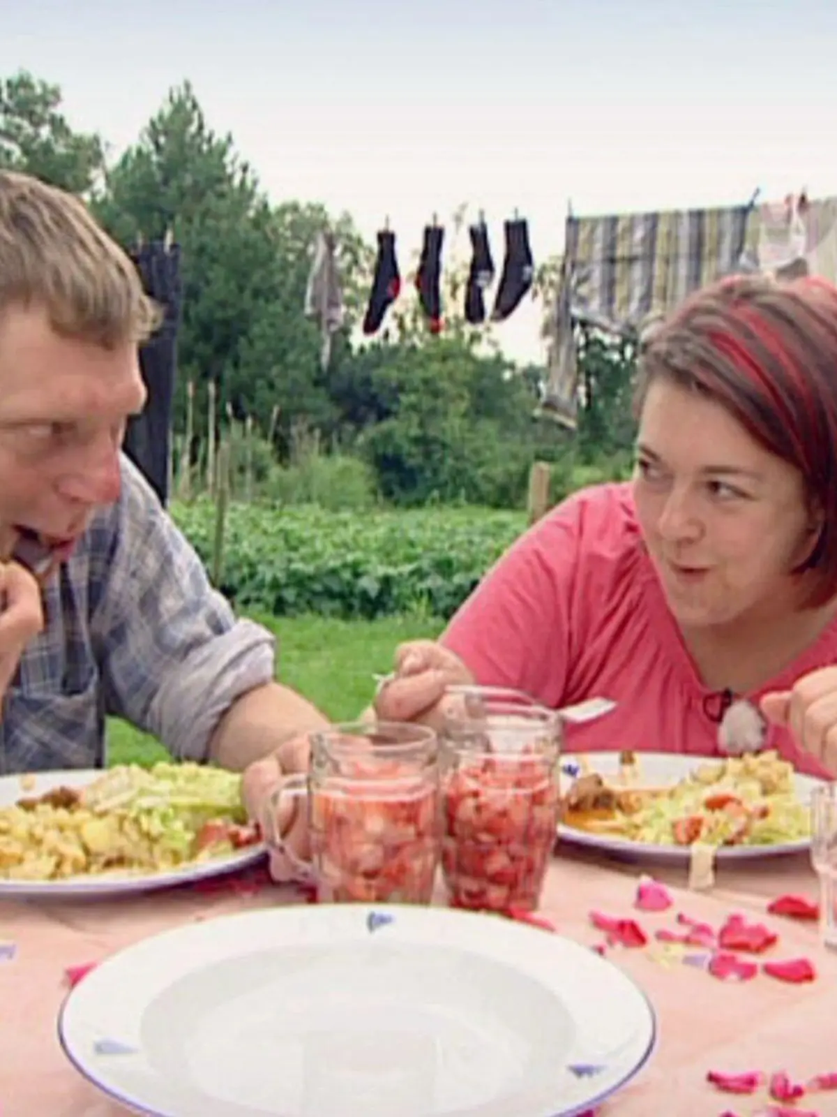 Gerold und Petra kommen sich nach gemeinsamen Tagen auf dem Hof immer Näher. Es hat ordentlich gefunkt.      ACHTUNG: Sperrfrist für alle Medien bis MO., 05.12.2011, 22.15 Uhr.  Verwendung der Bilder für Online-Medien ausschließlich mit folgender Verlinkung:"Alle Infos zu "Bauer sucht Frau" im Special bei RTL.de: www.rtl.de/cms/sendungen/bauer-sucht-frau.html//