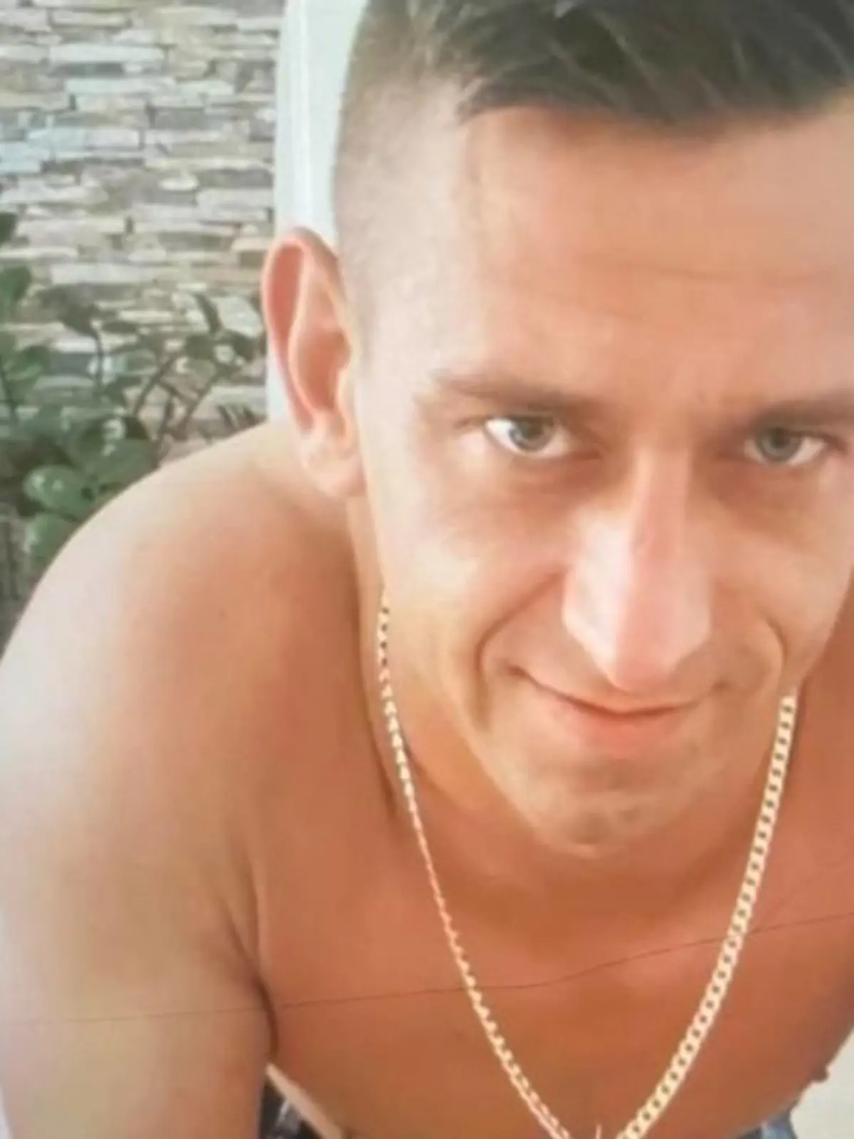 Die Polizei fahndet öffentlich nach Dawid Lamek.