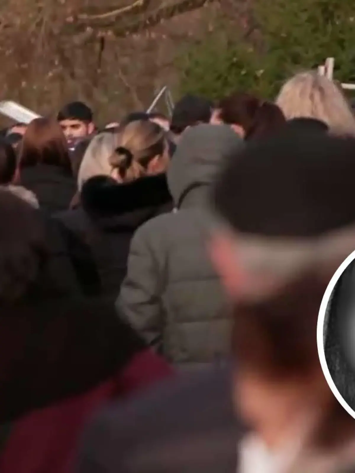 Mehr als tausend Menschen kamen zur Beerdigung von Ece S.