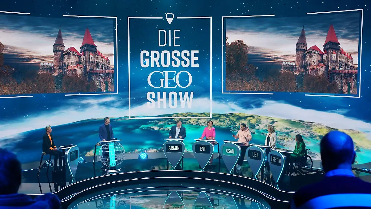 V.l.: Moderatorin Sonja Zietlow, Experte Dirk Steffens, Armin Rohde, Evi Sachenbacher-Stehle, Osan Yaran, Lisa Feller und Kristina Vogel.

Die Verwendung des sendungsbezogenen Materials ist nur mit dem Hinweis und Verlinkung auf RTL+ gestattet.