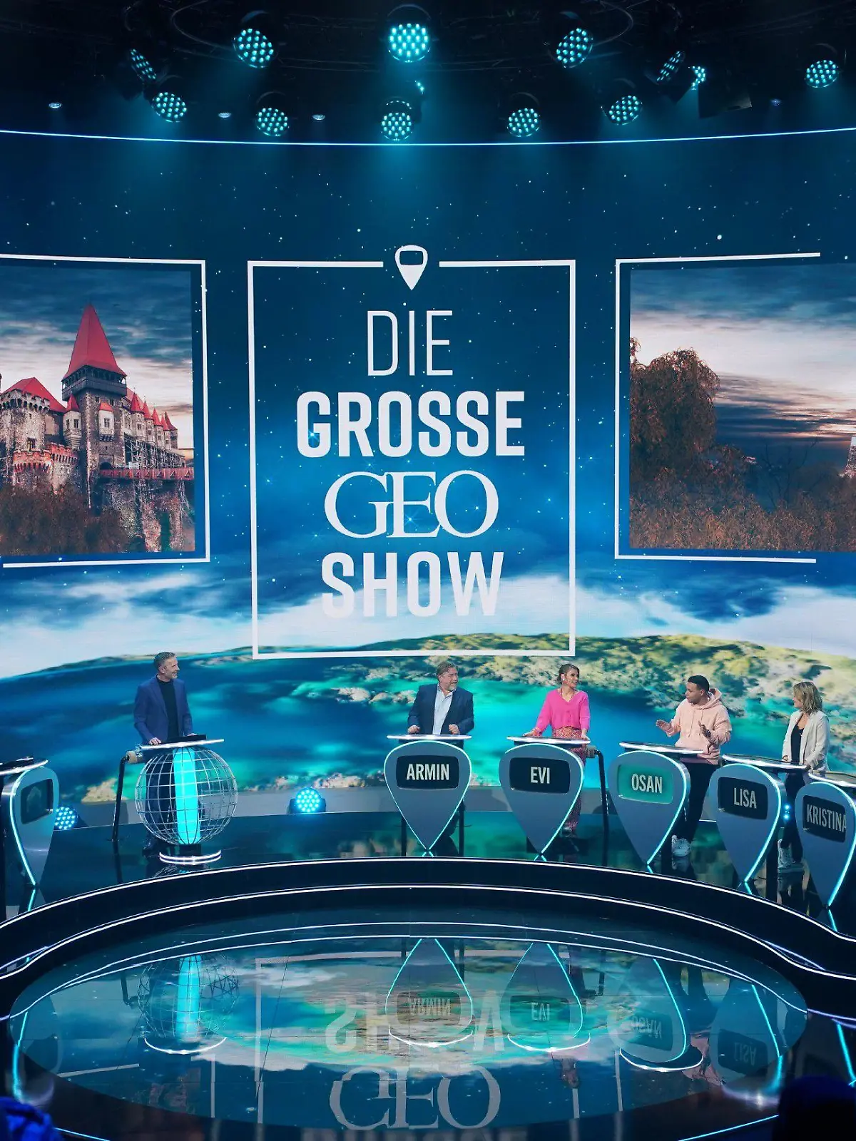 V.l.: Moderatorin Sonja Zietlow, Experte Dirk Steffens, Armin Rohde, Evi Sachenbacher-Stehle, Osan Yaran, Lisa Feller und Kristina Vogel.

Die Verwendung des sendungsbezogenen Materials ist nur mit dem Hinweis und Verlinkung auf RTL+ gestattet.