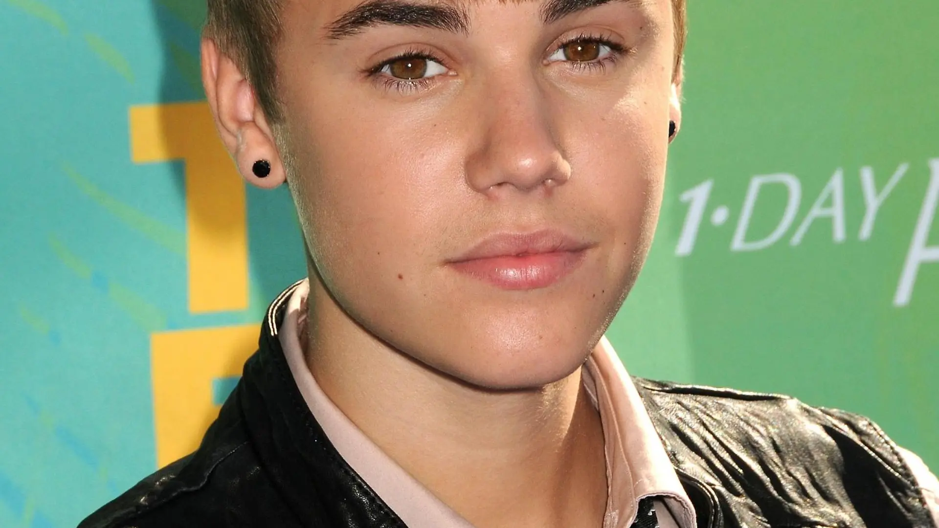 *file photosBieber's team ready to fight 'malicious' baby lawsuitJUSTIN BIEBER's representative has vowed to fight a lawsuit alleging the singer fathered a fan's child, dismissing the accusation as "malicious, defamatory, and demonstrably false".According to online reports, a 20-year-old woman from California has filed a paternity suit against the singer, 17, claiming she fell pregnant after the pair had sex backstage at a concert in Los Angeles.Bieber's camp is vehemently denying the claims made in the alleged lawsuit, and his reps warn they will use "all available legal remedies" to prove the allegations are false.In a statement to TMZ.com, Bieber's rep says, "While we haven't yet seen the lawsuit, it's sad that someone would fabricate malicious, defamatory, and demonstrably false claims."We will vigorously pursue all available legal remedies to defend and protect Justin against these allegations." Justin Bieber 2011 Teen Choice Awards held at Gibson Amphitheatre - ArrivalsUniversal City, California - 07.08.11Mandatory Credit: AdMedia/WENN.com