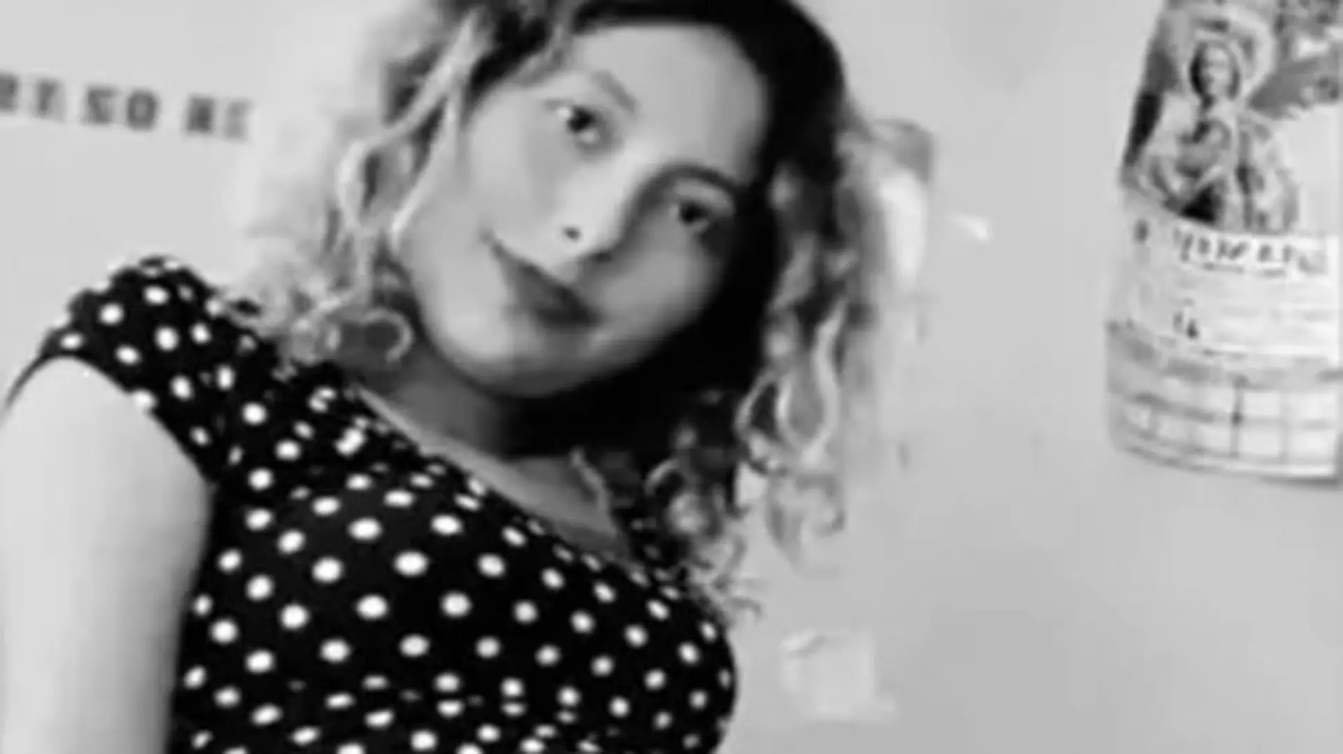Story from Jam Press (Pregnant Woman Killed)
Pictured: Rosa Isela Castro Vázquez.
Pregnant woman kidnapped and KILLED FOR BABY as couple arrested with her newborn
A pregnant woman has been kidnapped and murdered for her baby as a couple are arrested after allegedly being found with the newborn.
Rosa Isela Castro Vázquez went missing on 30 November when she went to meet a Facebook contact who promised to give her free baby clothes.
The 30-year-old victim - who was nine months pregnant - was last seen getting into a car on 30 November.
CCTV footage captured the moment in the area of Las Bajadas, Veracruz City, Mexico.
Tragic Rosa then disappeared and a search was carried out until her body was discovered on 3 December.
Her remains were found at the Los Arrieros farm in the municipality of Medellín de Bravo, an area surrounding the cargo and tourist port of Veracruz.
Later that day, the police tracked down the Facebook contact and arrested a man and a woman with a newborn baby, presumed to be the victim’s daughter.
The suspects have been identified as Gonzalo ‘N’ and Verónica ‘N’,
They face charged of kidnapping and femicide and are being held in police custody.
The public prosecutor’s office said: “As a result of investigative work, the lifeless body of Rosa Isela ‘N’ was found at the ‘Los Arrieros’ in the town of Rancho del Padre in the Medellín de Bravo municipality, who has already been identified by her relatives.”
The day before the victim was found, her sister Mara Lizbeth Castro Vázquez led a protest in the town centre to demand that the authorities widen the search.
Sadly, Mara confirmed that her sister had been found dead with a caesarean section wound just hours later.
The investigation continues.
ENDS