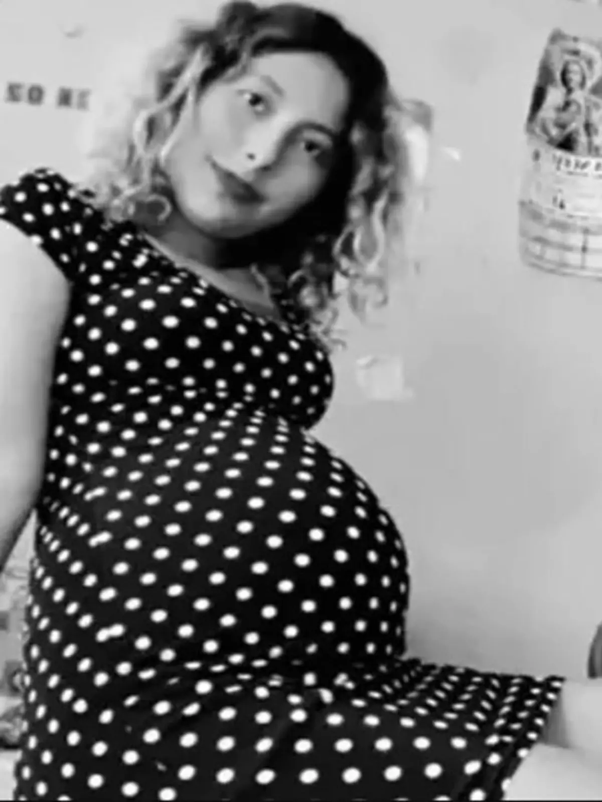 Story from Jam Press (Pregnant Woman Killed) 

Pictured: Rosa Isela Castro Vázquez.

Pregnant woman kidnapped and KILLED FOR BABY as couple arrested with her newborn

A pregnant woman has been kidnapped and murdered for her baby as a couple are arrested after allegedly being found with the newborn.

Rosa Isela Castro Vázquez went missing on 30 November when she went to meet a Facebook contact who promised to give her free baby clothes.

The 30-year-old victim - who was nine months pregnant - was last seen getting into a car on 30 November.

CCTV footage captured the moment in the area of Las Bajadas, Veracruz City, Mexico.

Tragic Rosa then disappeared and a search was carried out until her body was discovered on 3 December.

Her remains were found at the Los Arrieros farm in the municipality of Medellín de Bravo, an area surrounding the cargo and tourist port of Veracruz.

Later that day, the police tracked down the Facebook contact and arrested a man and a woman with a newborn baby, presumed to be the victim’s daughter.

The suspects have been identified as Gonzalo ‘N’ and Verónica ‘N’,

They face charged of kidnapping and femicide and are being held in police custody.

The public prosecutor’s office said: “As a result of investigative work, the lifeless body of Rosa Isela ‘N’ was found at the ‘Los Arrieros’ in the town of Rancho del Padre in the Medellín de Bravo municipality, who has already been identified by her relatives.”

The day before the victim was found, her sister Mara Lizbeth Castro Vázquez led a protest in the town centre to demand that the authorities widen the search.

Sadly, Mara confirmed that her sister had been found dead with a caesarean section wound just hours later.

The investigation continues.

ENDS