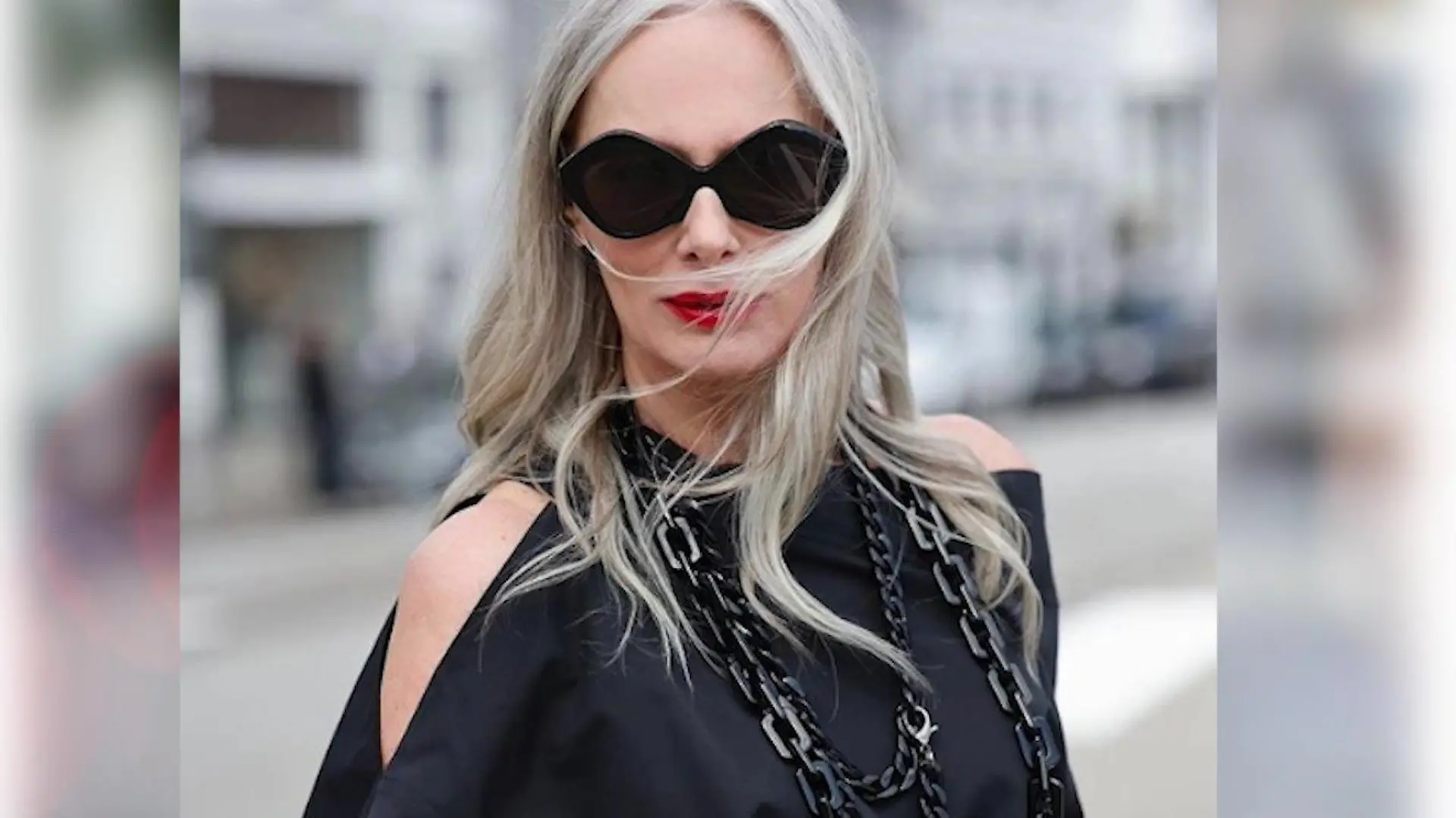 Model und Mode-Influencerin Petra van Bremen posiert auf Instagram