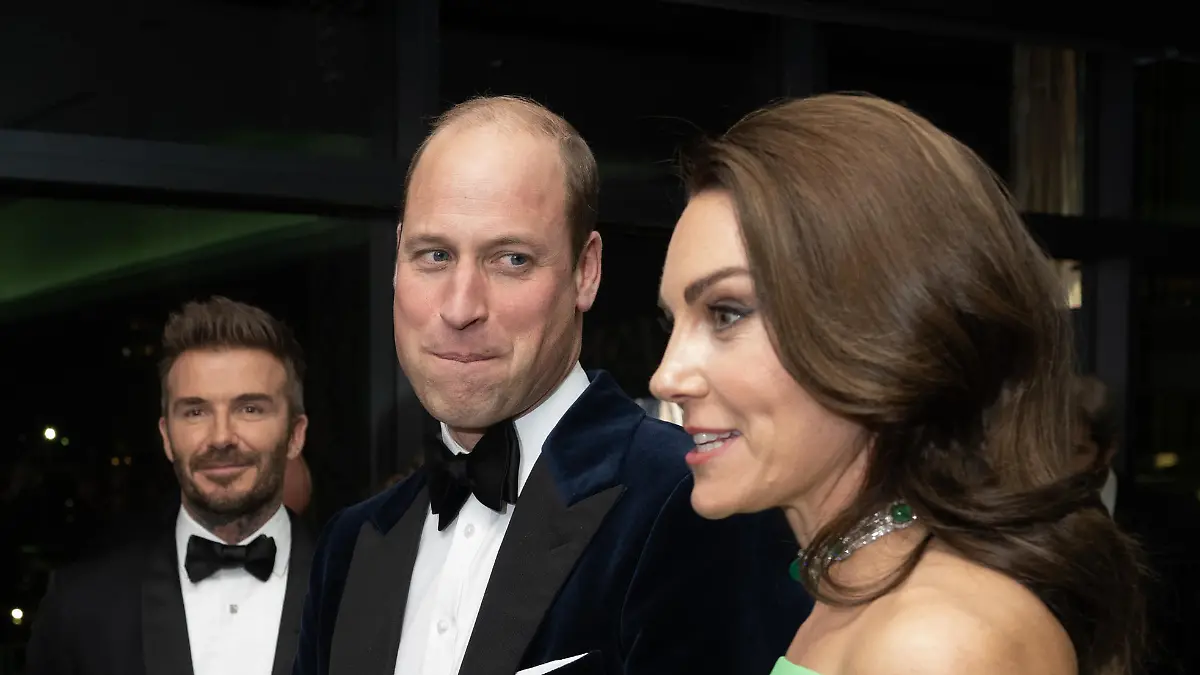 BOSTON, MASSACHUSETTS - DECEMBER 02: Prince William, Prince of Wales, Catherine, Princess of Wales and David Beckham speak backstage after The Earthshot Prize 2022 at MGM Music Hall at Fenway on December 02, 2022 in Boston, Massachusetts. The Prince and Princess of Wales are visiting the coastal city of Boston to attend the second annual Earthshot Prize Awards Ceremony, an event which celebrates those whose work is helping to repair the planet. During their trip, which will last for three days, the royal couple will learn about the environmental challenges Boston faces as well as meeting those who are combating the effects of climate change in the area.
Photo by Samir Hussein / Royal Tour Pool via Royalfoto