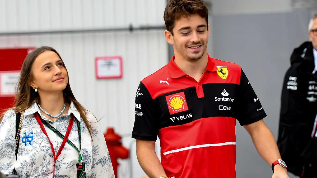 Formel 1 GP Ungarn 2022 Sonntag Charles Leclerc, Charlotte Sine MCO Scuderia Ferrari Formel 1 Ungarn am 31.07.2022 *** Formula 1 GP Hungary 2022 Sunday Charles Leclerc, Charlotte Sine MCO Scuderia Ferrari Formula 1 Hungary on 31 07 2022 Copyright: xBEAUTIFULxSPORTS/Erlhofx 