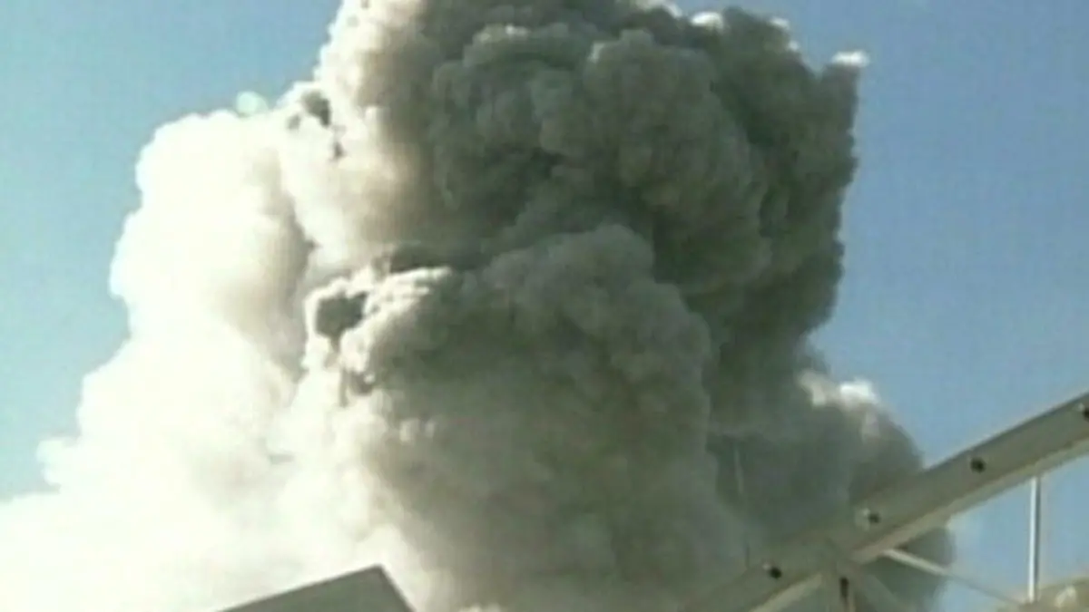 Der zweite Turm des WTC stürzt ein Breaking News: Terror gegen Amerika