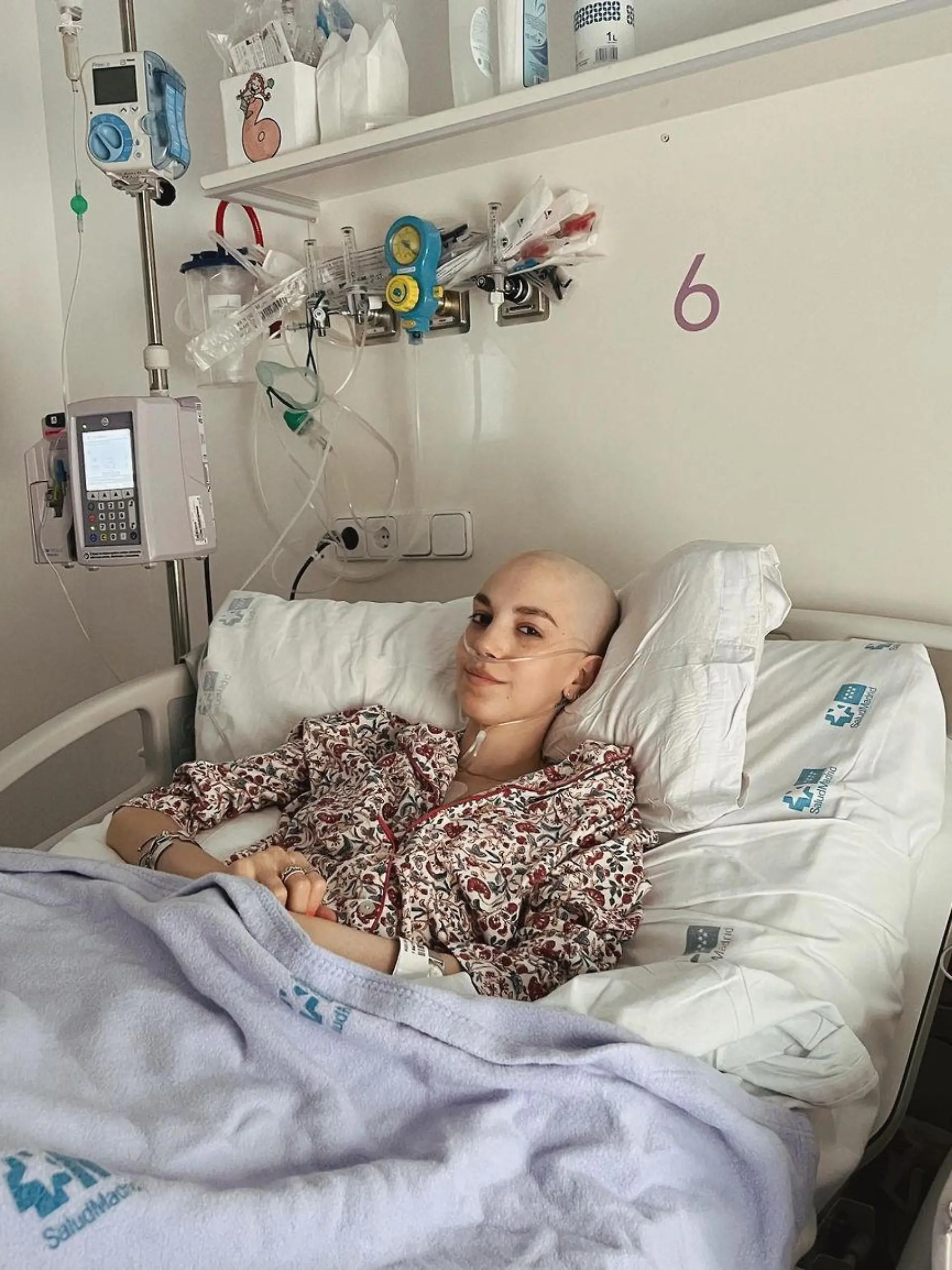 Story from Jam Press (Influencer Cancer) 

Pictured: Elena Huelva in hospital.

Influencer with cancer says goodbye to fans as ‘things not going well’

A 20-year-old influencer has revealed that her cancer battle has worsened as she thanked her followers for their support and bid them farewell.

Elena Huelva, who has 615,000 Instagram followers, has been fighting it since her early teens.

She became a symbol of resilience during her battle with Ewing sarcoma, a rare type of cancer that affects bones, or the tissue around bones, and mainly affects children and young people.

The brave woman was diagnosed with the rare illness in 2016.

However, in a heartbreaking update on 4 December, Elena said that her condition has worsened as she said goodbye to her followers.

The young woman added: “My life has not been in vain.”

Visibly emotional, the cancer sufferer holds back the tears as she explains that “things are not going well” in the footage.

Lying in a hospital bed with tubes attached to her airways, the influencer says: “They found more disease in my windpipe, which is very dangerous, as you know, because that’s where we breathe. I don’t need to say much more.”

She said she hoped she never had to make this video, but stated: “I want to make it clear that I've already won. With all the love and people I have by my side, I've already won.”

Elena added: “Whatever happens, I know that my life was not in vain, because I fought and got what I wanted,” referring to her wish to make cancer a more visible issue on social media.

“At the end of the day, life is about living and making memories with people, and I take away many good memories with lots of wonderful people and many other things.

“I would like to thank you for all the affection you have always given me.”

She added: “I love you.”

The video has gone viral with nearly 600,000 ‘likes’ and 60,000 comments, including from Spanish celebrities such as actress Ana Obregón