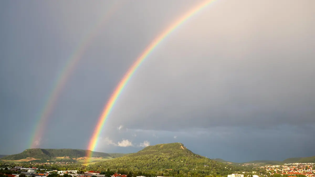 Regenbogen über Jena - nach Regen kommt auch Sonnenschein, und dazwischen ein wunderschöner Regenbogen - Jena Thüringen Deutschland *** Rainbow over Jena after rain also comes sunshine, and in between a beautiful rainbow Jena Thuringia Germany xRMx