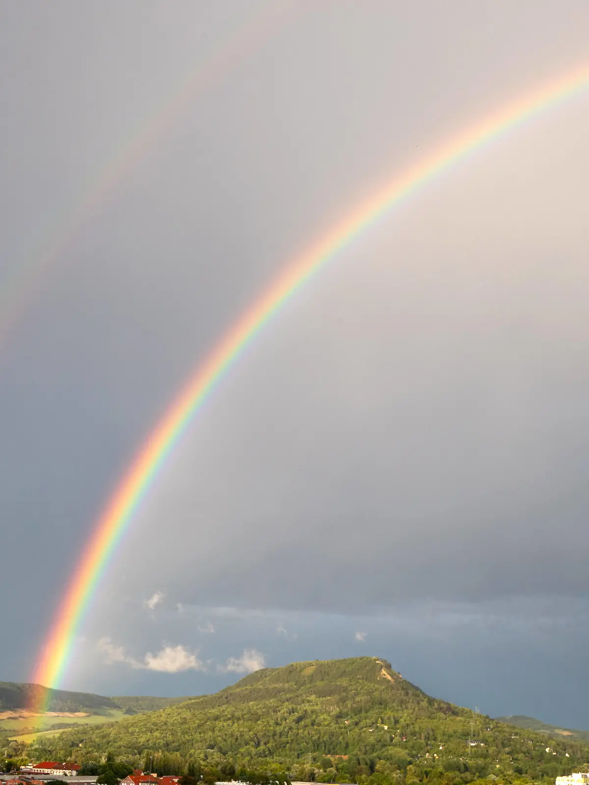 Regenbogen über Jena - nach Regen kommt auch Sonnenschein, und dazwischen ein wunderschöner Regenbogen - Jena Thüringen Deutschland *** Rainbow over Jena after rain also comes sunshine, and in between a beautiful rainbow Jena Thuringia Germany xRMx
