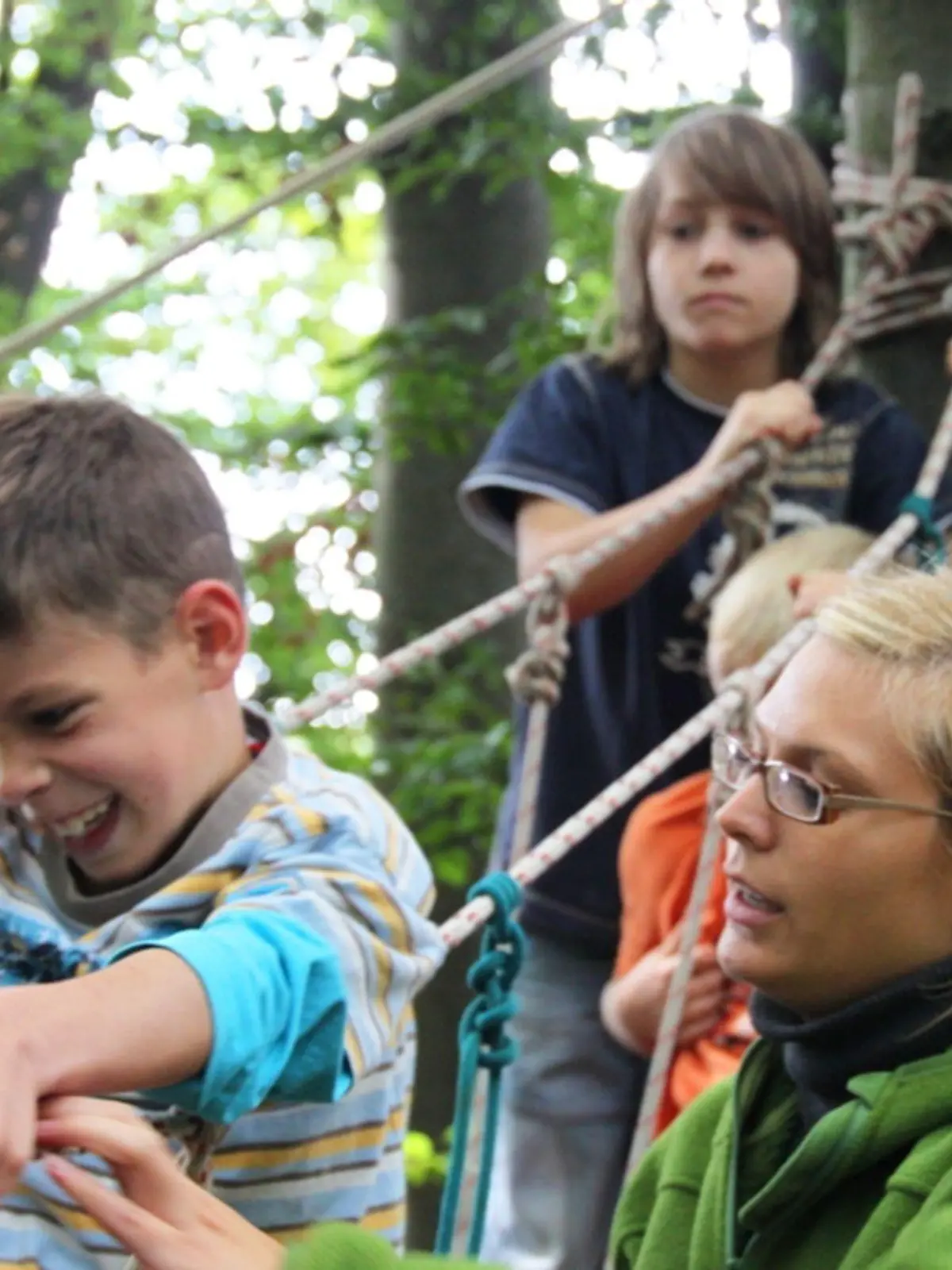 Seit einigen Jahren wird im bayrischen Altmühltal ein einwöchiges Camp für ADHS-Kinder organisiert. Von links: Robin, Jonathan und Betreuerin Eva.