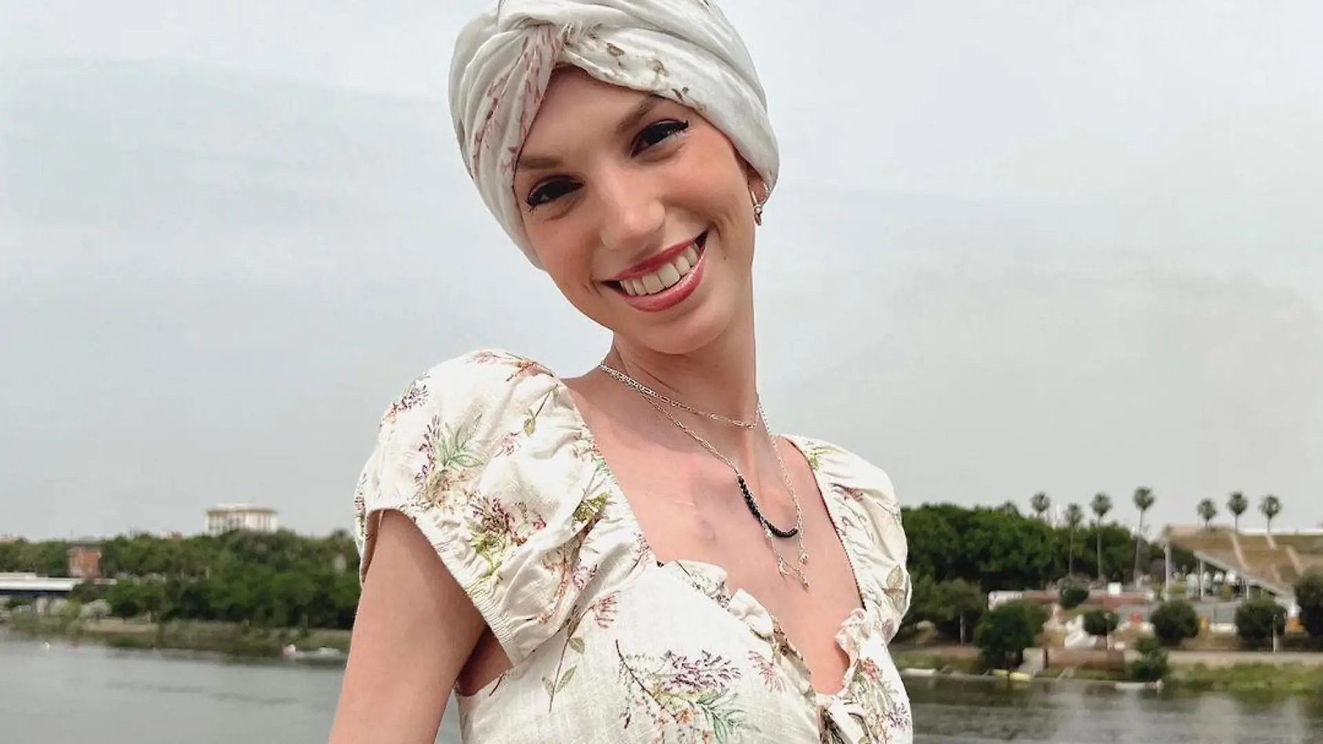 Story from Jam Press (Influencer Cancer)
Pictured: Elena Huelva.
Influencer with cancer says goodbye to fans as ‘things not going well’
A 20-year-old influencer has revealed that her cancer battle has worsened as she thanked her followers for their support and bid them farewell.
Elena Huelva, who has 615,000 Instagram followers, has been fighting it since her early teens.
She became a symbol of resilience during her battle with Ewing sarcoma, a rare type of cancer that affects bones, or the tissue around bones, and mainly affects children and young people.
The brave woman was diagnosed with the rare illness in 2016.
However, in a heartbreaking update on 4 December, Elena said that her condition has worsened as she said goodbye to her followers.
The young woman added: “My life has not been in vain.”
Visibly emotional, the cancer sufferer holds back the tears as she explains that “things are not going well” in the footage.
Lying in a hospital bed with tubes attached to her airways, the influencer says: “They found more disease in my windpipe, which is very dangerous, as you know, because that’s where we breathe. I don’t need to say much more.”
She said she hoped she never had to make this video, but stated: “I want to make it clear that I've already won. With all the love and people I have by my side, I've already won.”
Elena added: “Whatever happens, I know that my life was not in vain, because I fought and got what I wanted,” referring to her wish to make cancer a more visible issue on social media.
“At the end of the day, life is about living and making memories with people, and I take away many good memories with lots of wonderful people and many other things.
“I would like to thank you for all the affection you have always given me.”
She added: “I love you.”
The video has gone viral with nearly 600,000 ‘likes’ and 60,000 comments, including from Spanish celebrities such as actress Ana Obregón, whose son