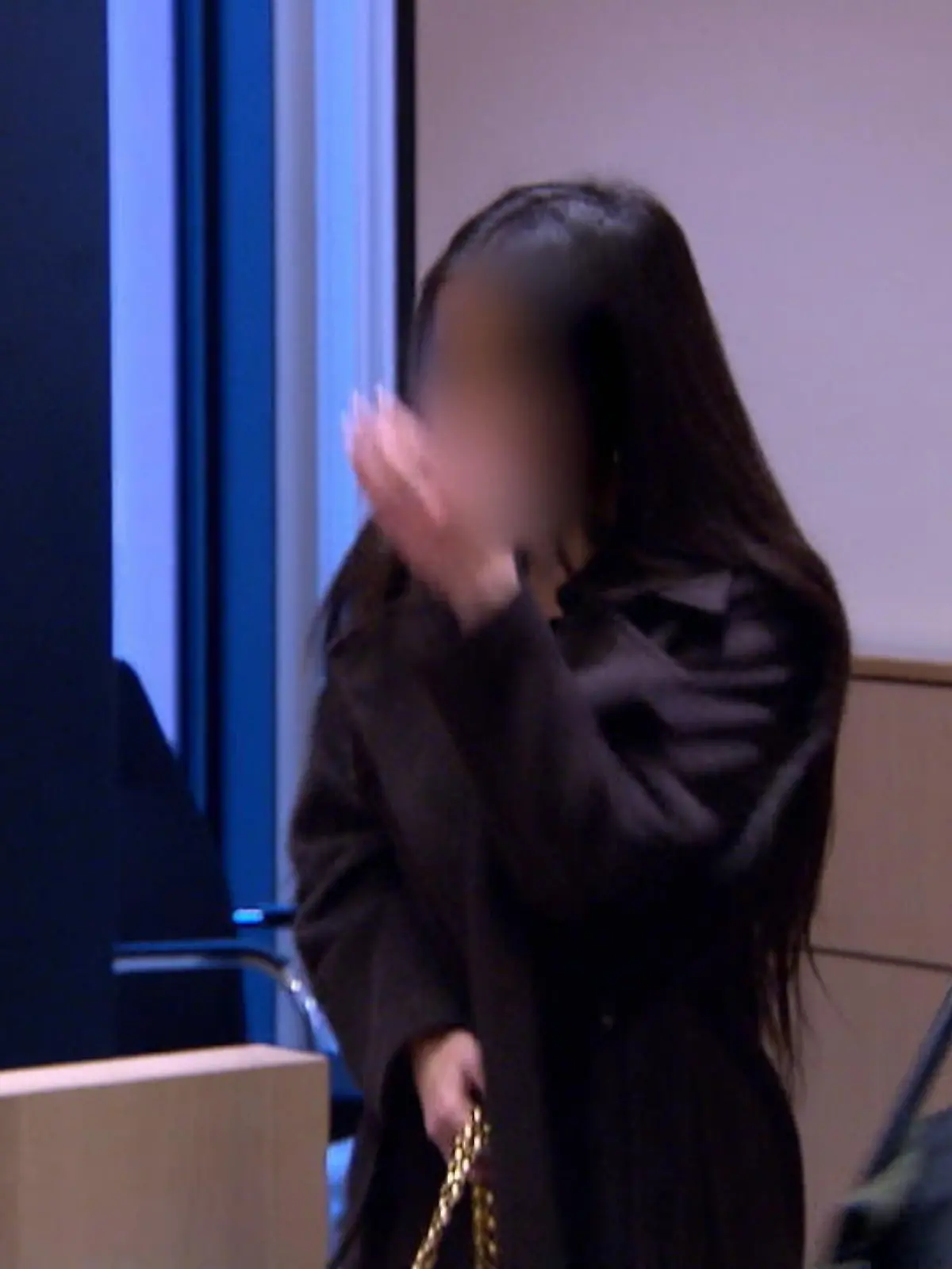 Bild zu: "Frau spritzt illegal Lippen auf"