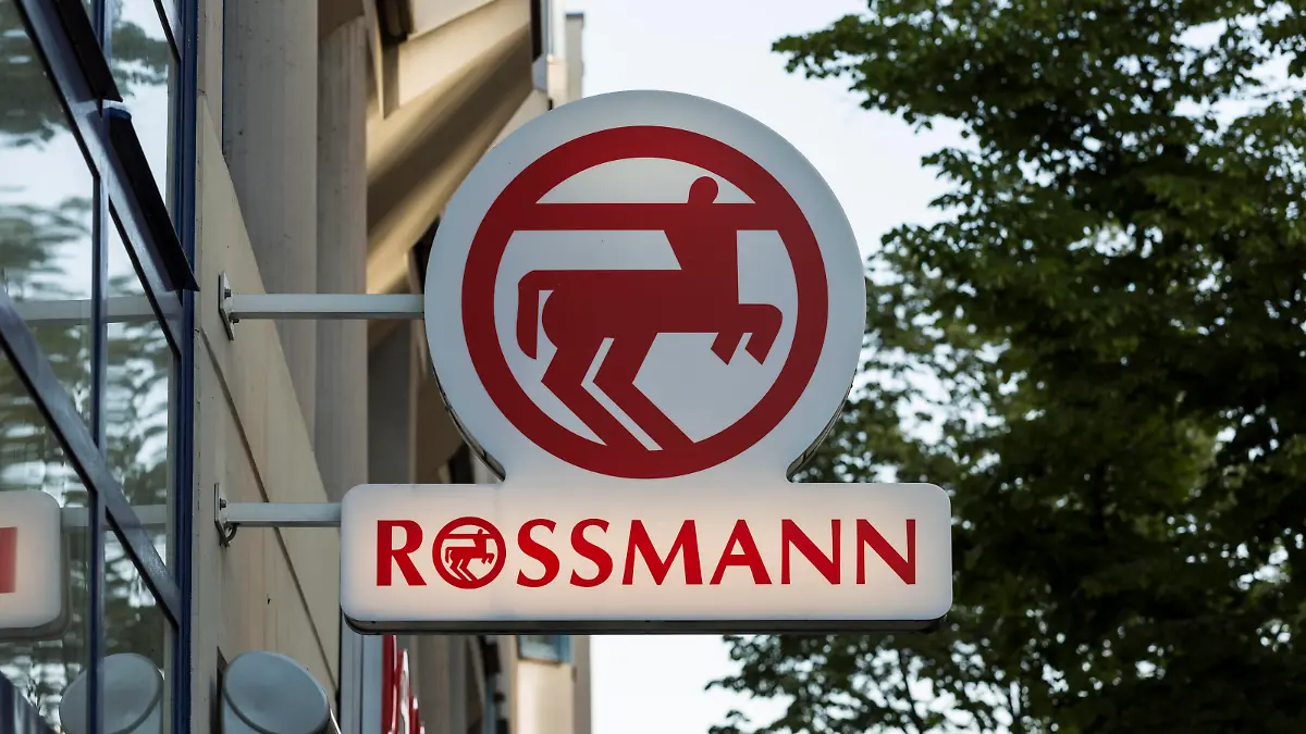 Rossmann-Logo einer Rossmann-Kette in Berlin
