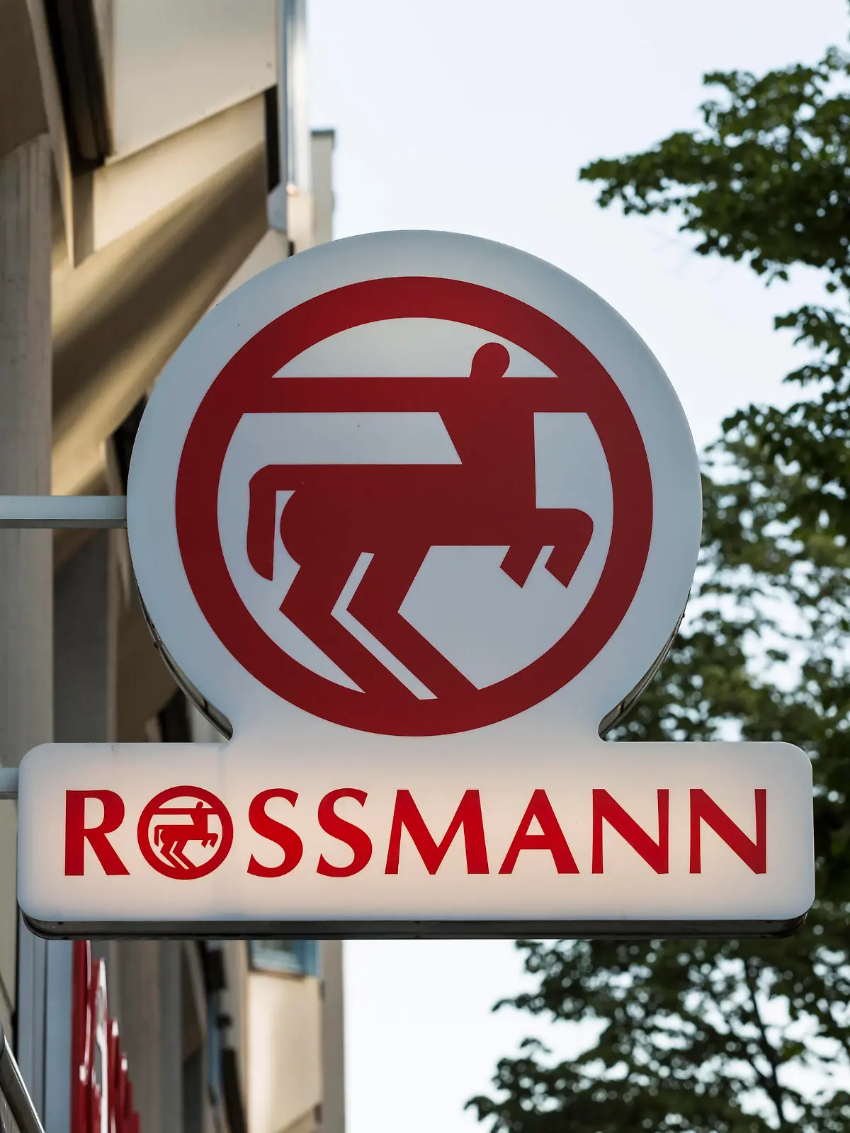 Rossmann-Logo einer Rossmann-Kette in Berlin