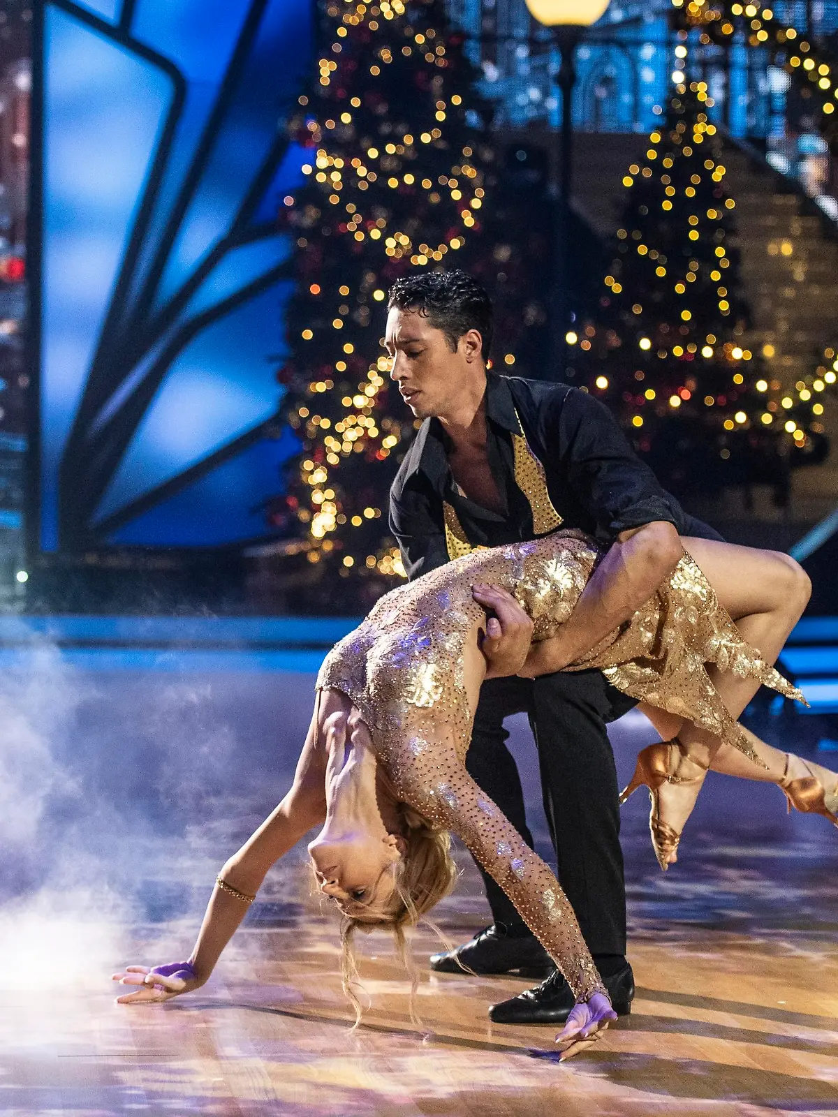 René Casselly und Kathrin Menzinger tanzen Tango zu „Last Christmas“.

Die Verwendung des sendungsbezogenen Materials ist nur mit dem Hinweis und Verlinkung auf RTL+ gestattet.