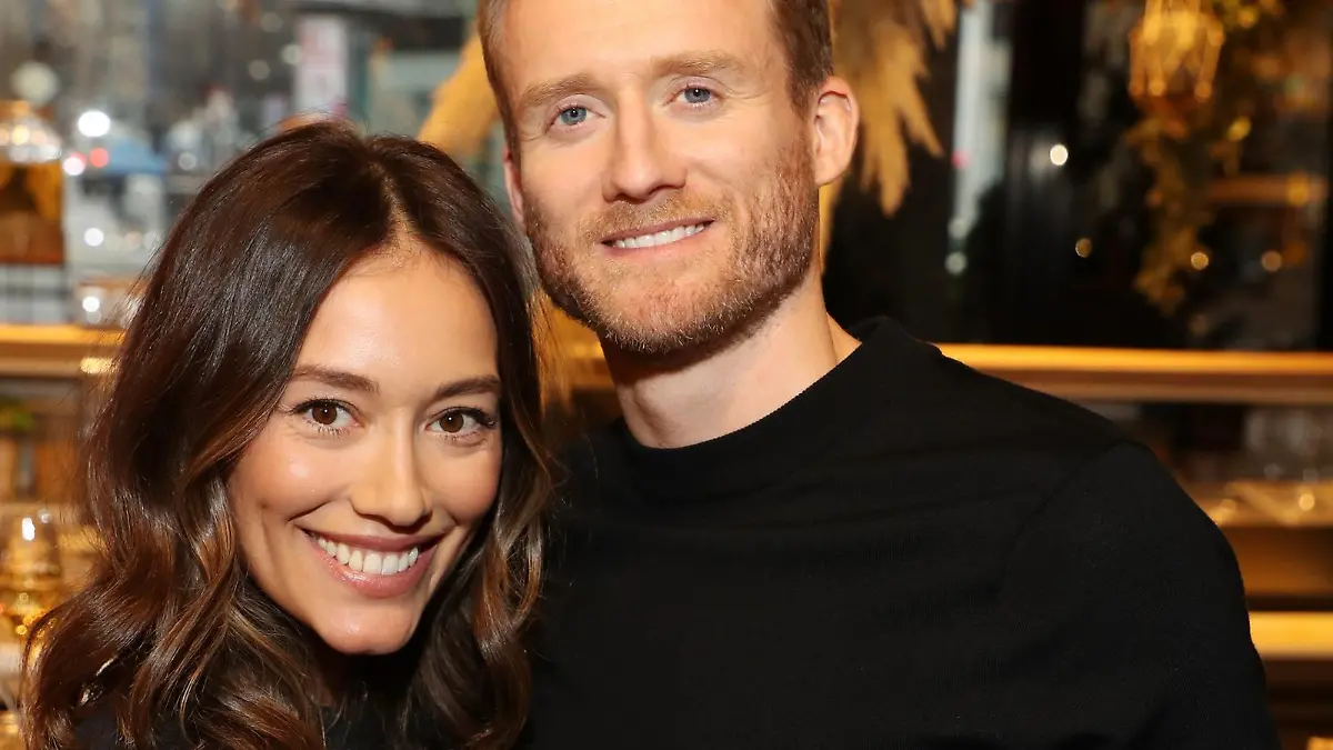 Andre Schürrle und Anna Schürrle beim BUCH LAUNCH EVENT - Anna Schürrle DEAR MAMA Koch- und Lifestyle-Buch im ROSE GARDEN I DEAR MAMA CAFE in Berlin.