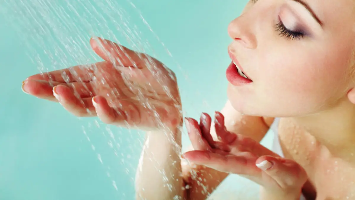 Pretty woman using fresh water in the bath room