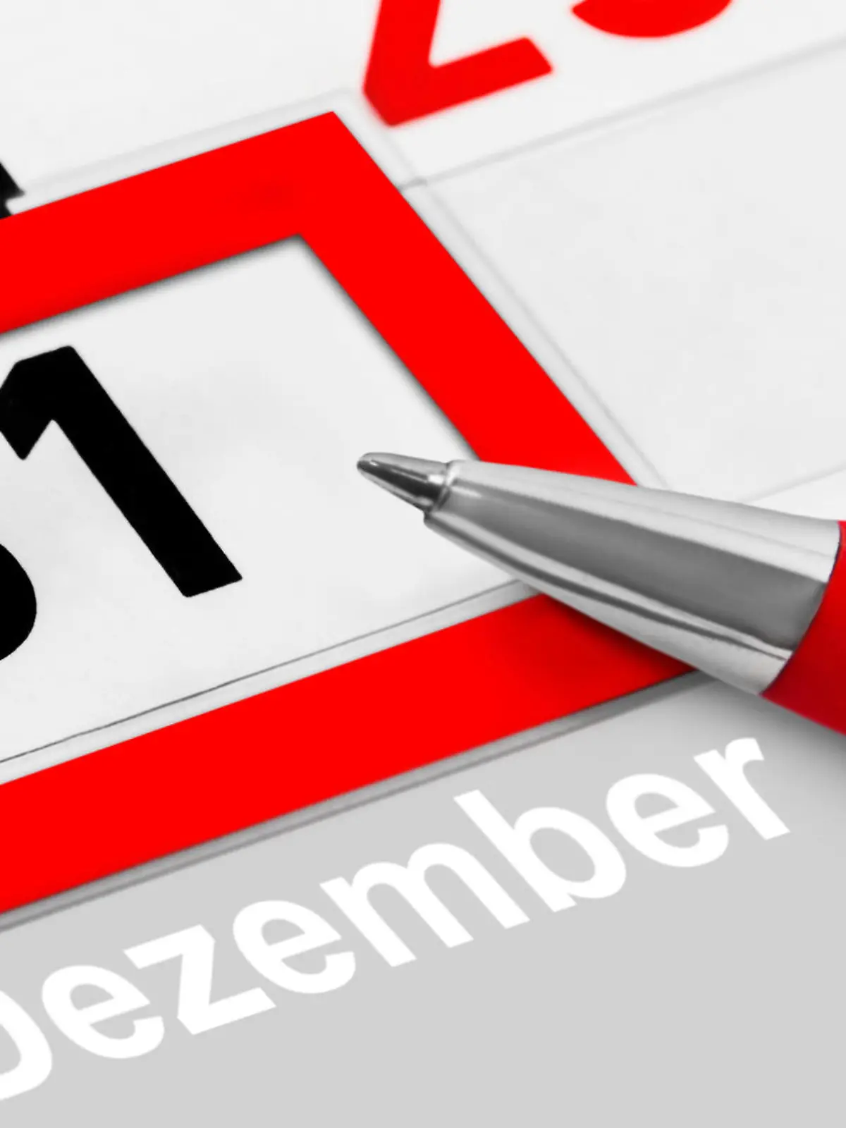 German calendar December 31 2021 and red pencil