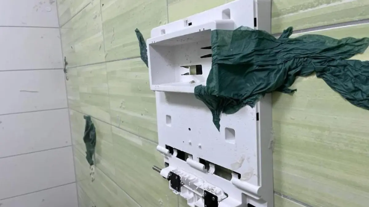 14-Jäjrige zerstören öffentliche Toilette